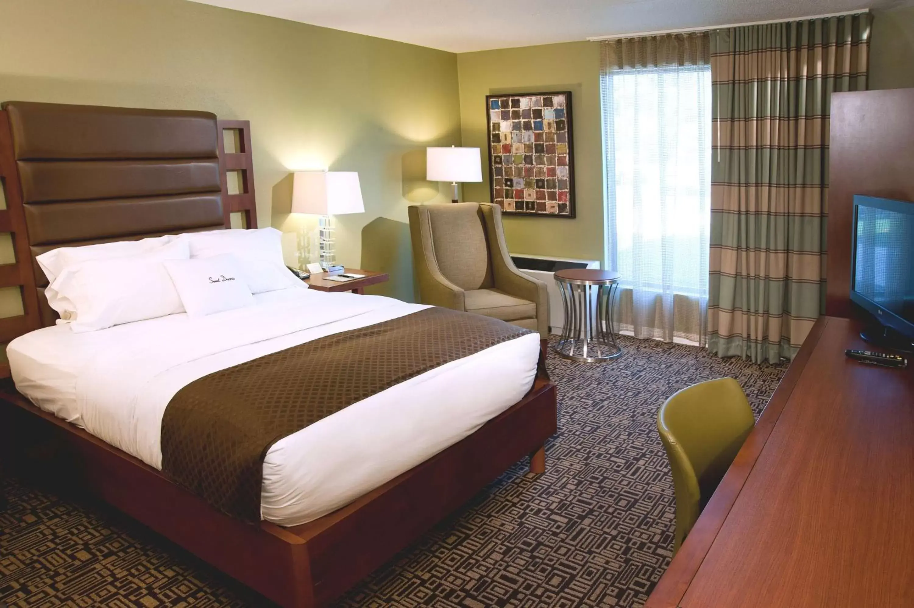 Bed in DoubleTree by Hilton Collinsville/St.Louis