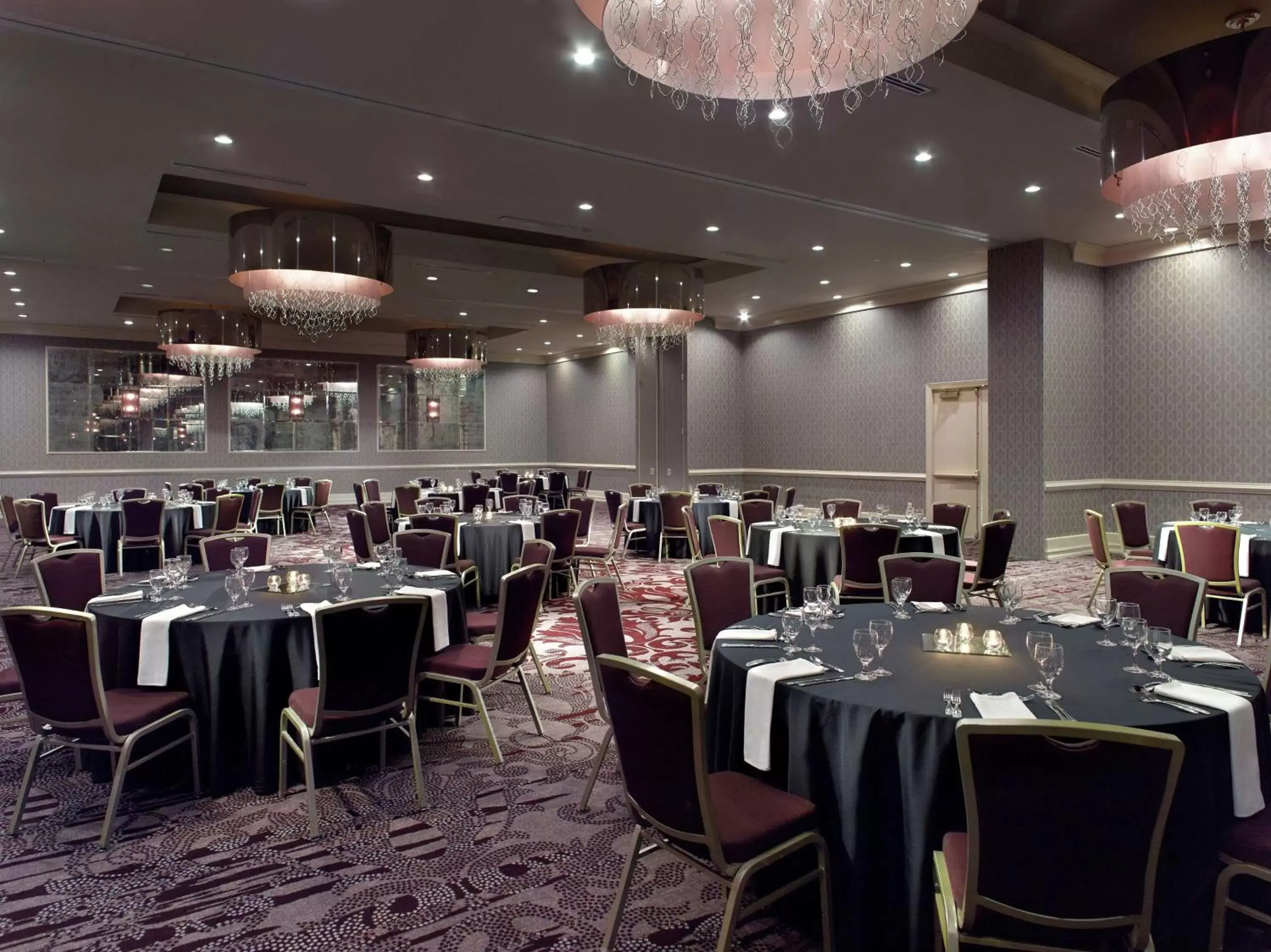 Meeting/conference room, Restaurant/Places to Eat in Hilton Garden Inn Atlanta-Buckhead