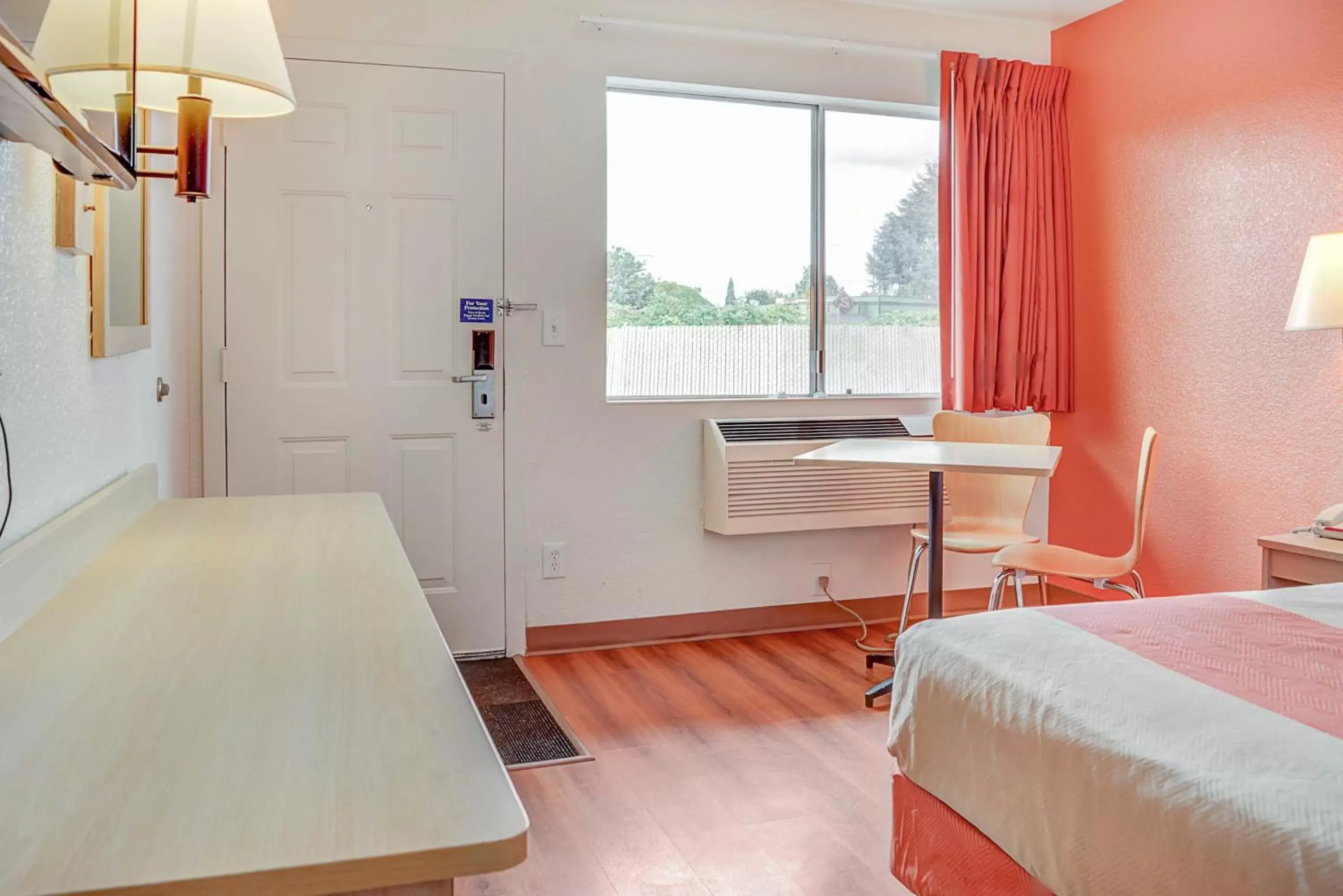 Bedroom, TV/Entertainment Center in Motel 6-Portland, OR - Central