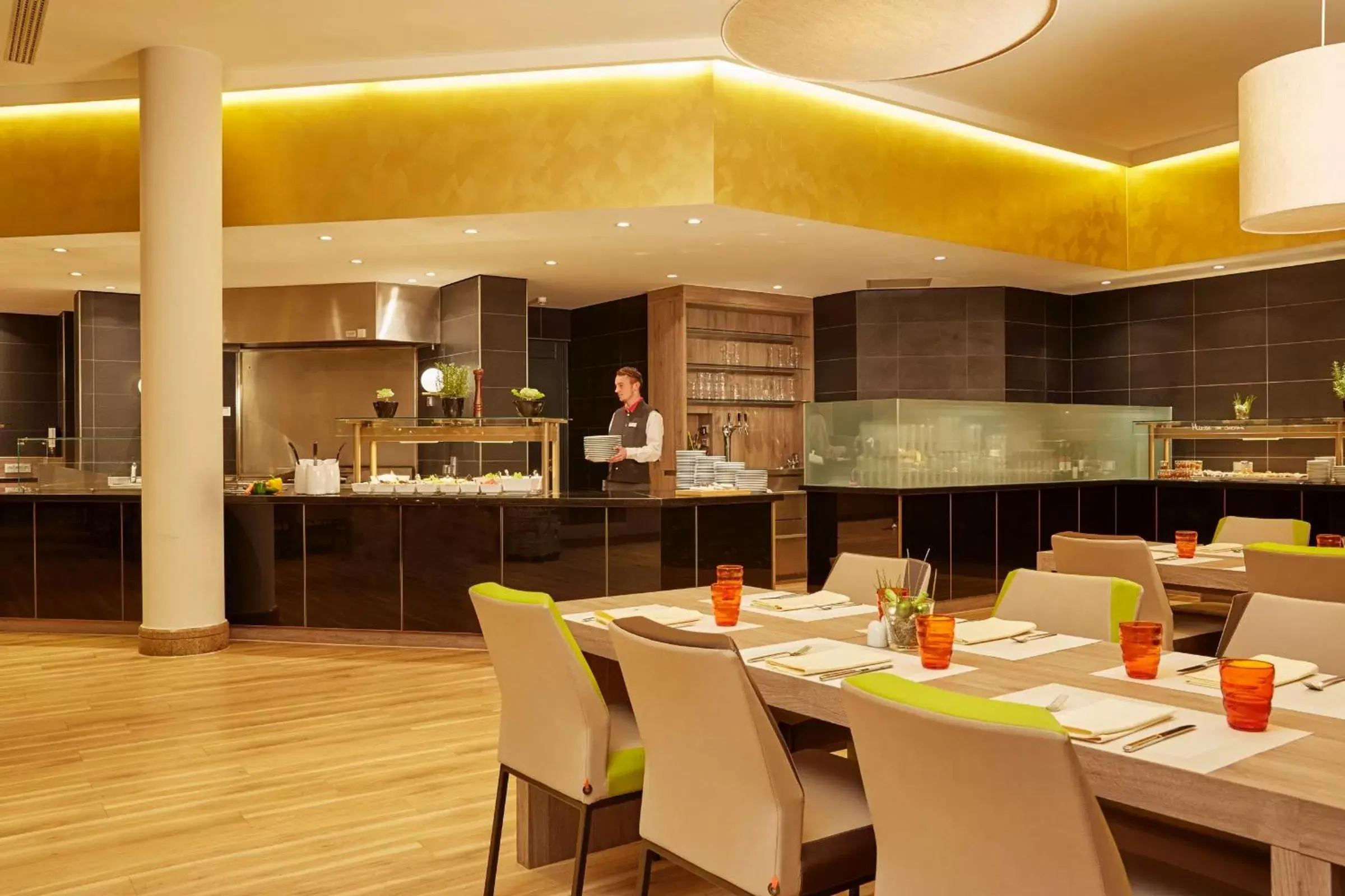 Buffet breakfast, Restaurant/Places to Eat in H4 Hotel Hannover Messe