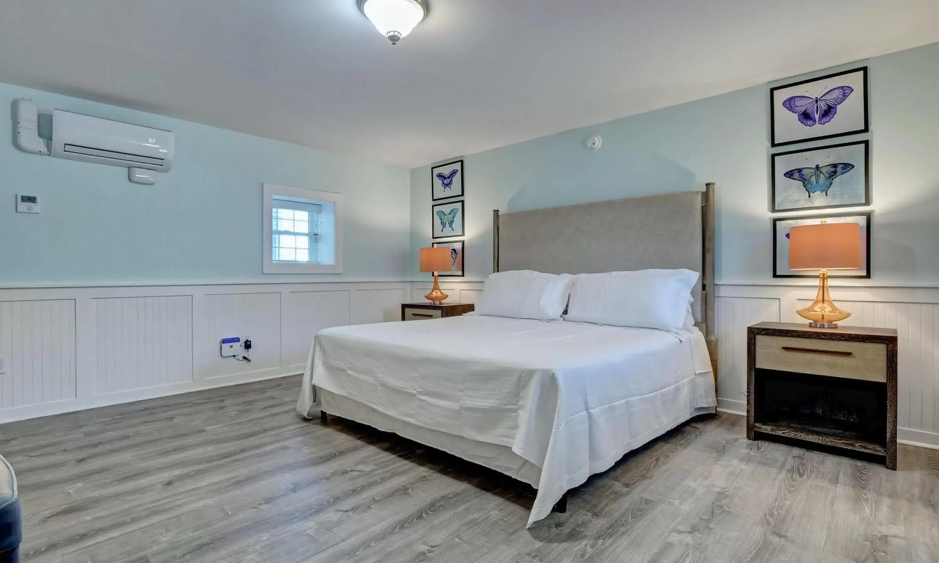Bed in Loggerhead Inn and Suites by Carolina Retreats