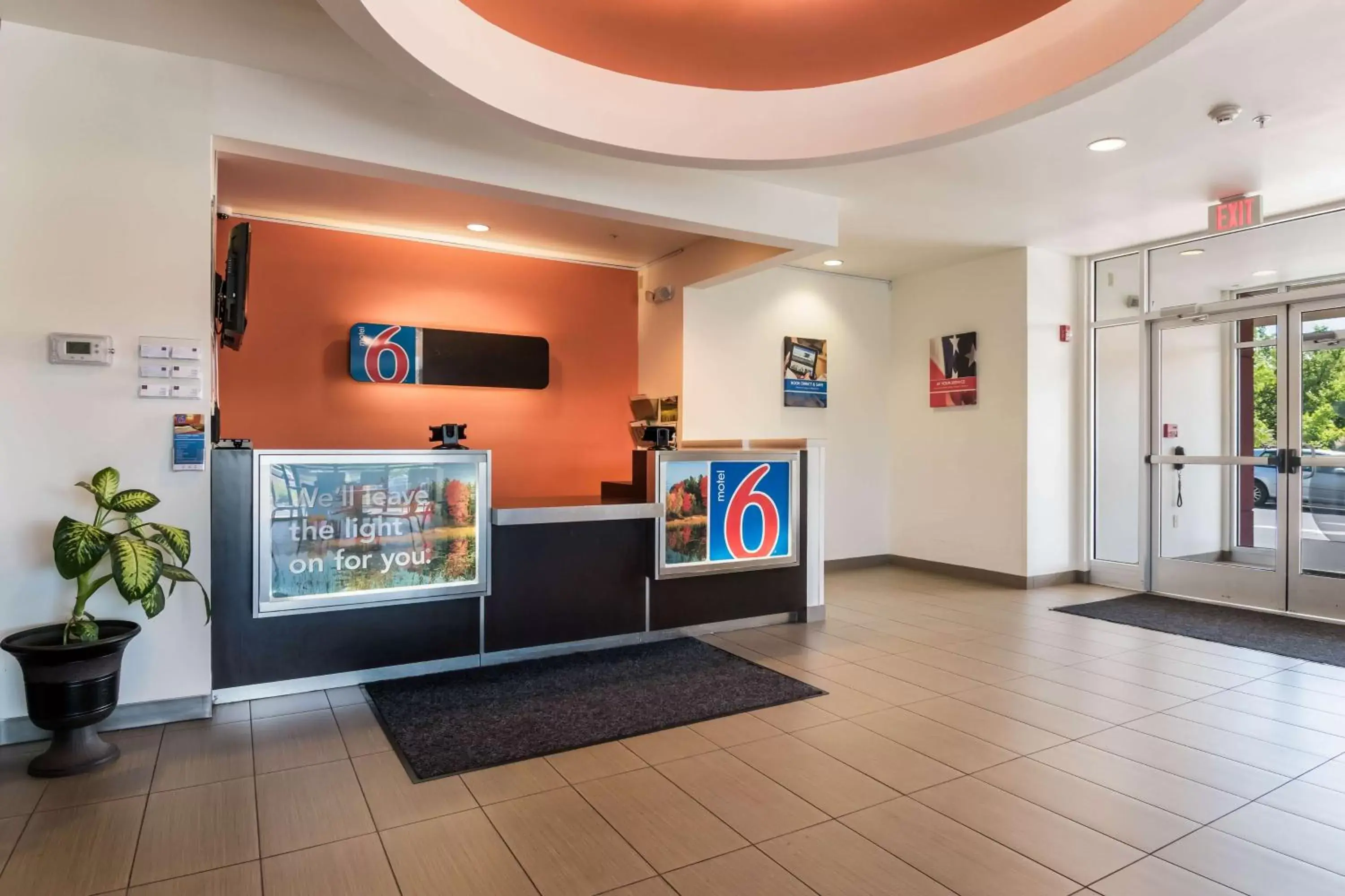 Lobby or reception in Motel 6 Wilkes Barre Arena