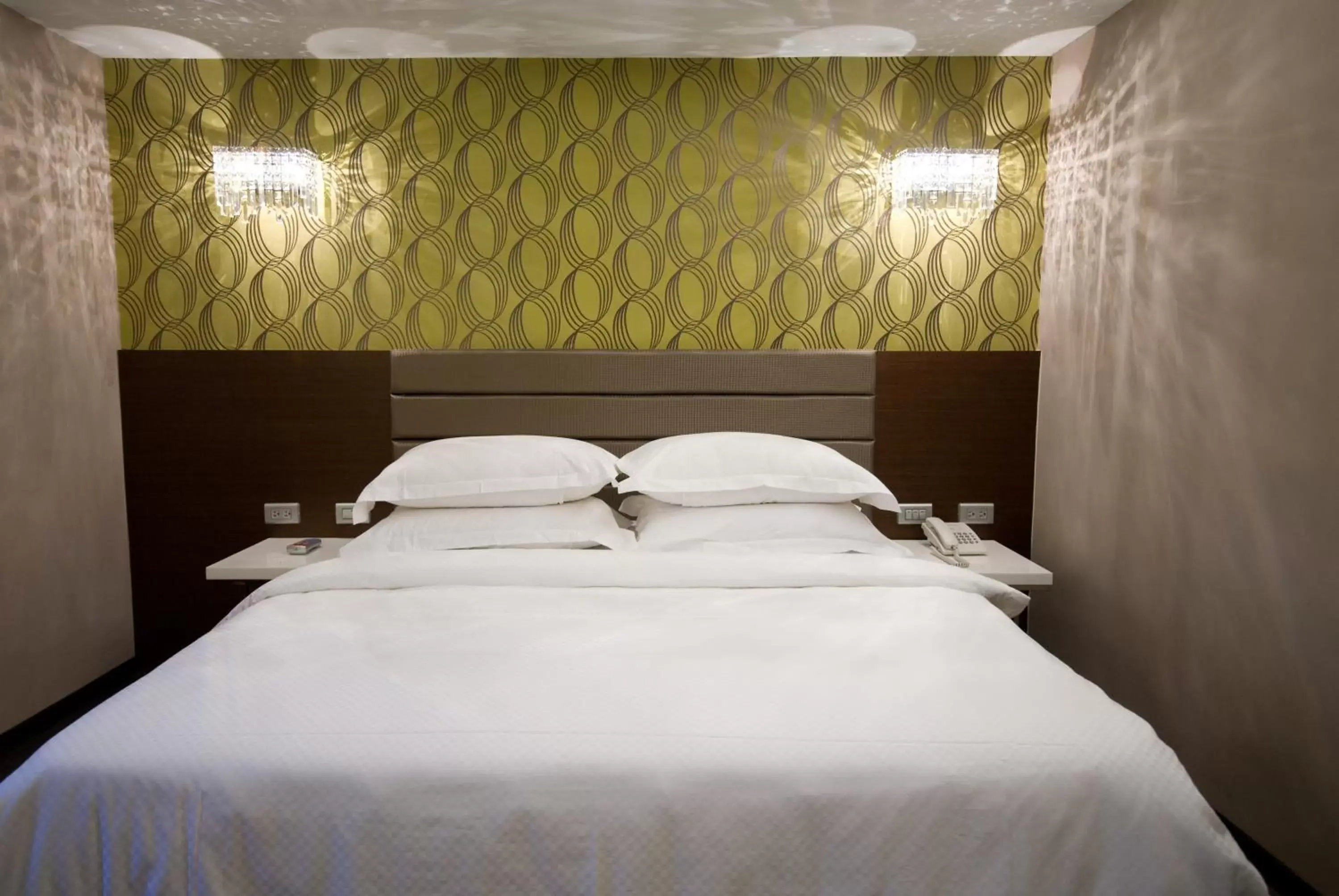 Bedroom, Bed in The Riverside Hotel Esthetics