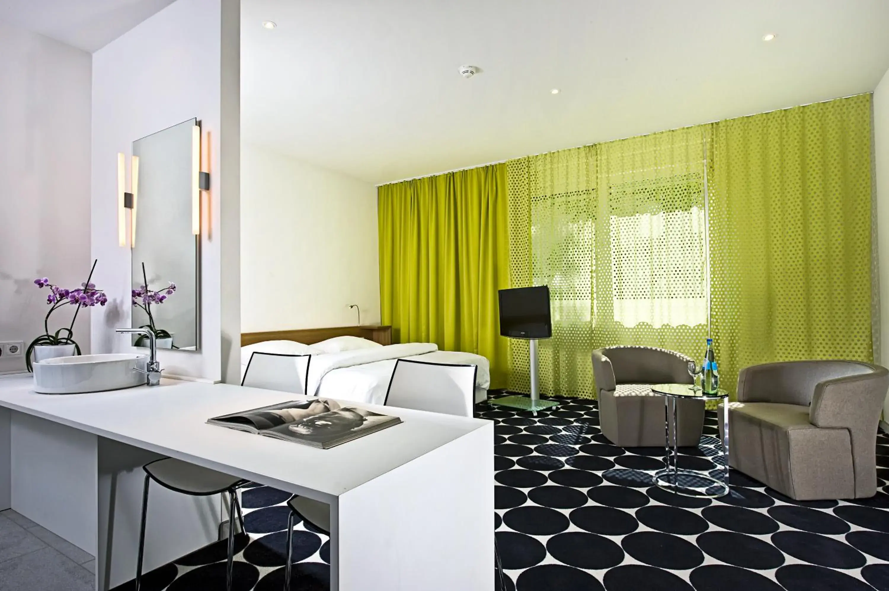 Photo of the whole room, Seating Area in Tryp by Wyndham Frankfurt