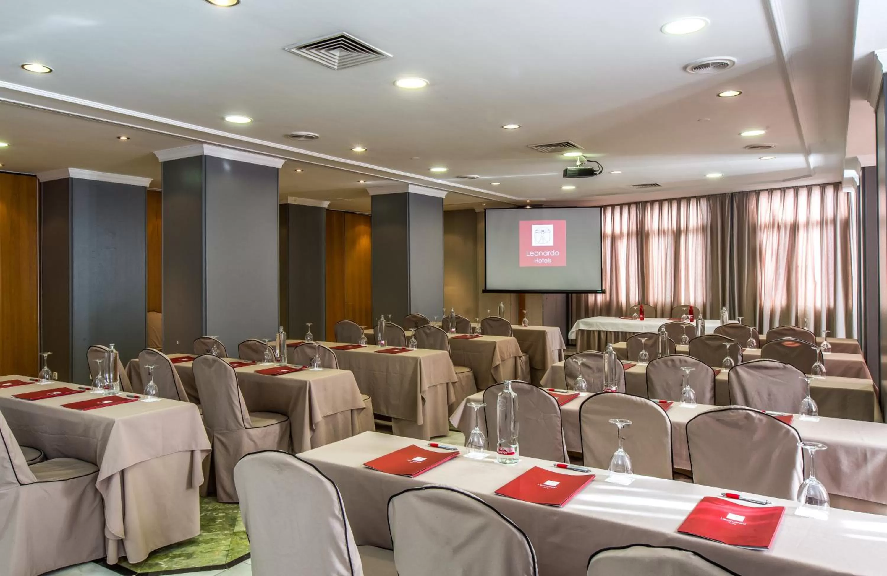 Meeting/conference room in Leonardo Hotel Granada