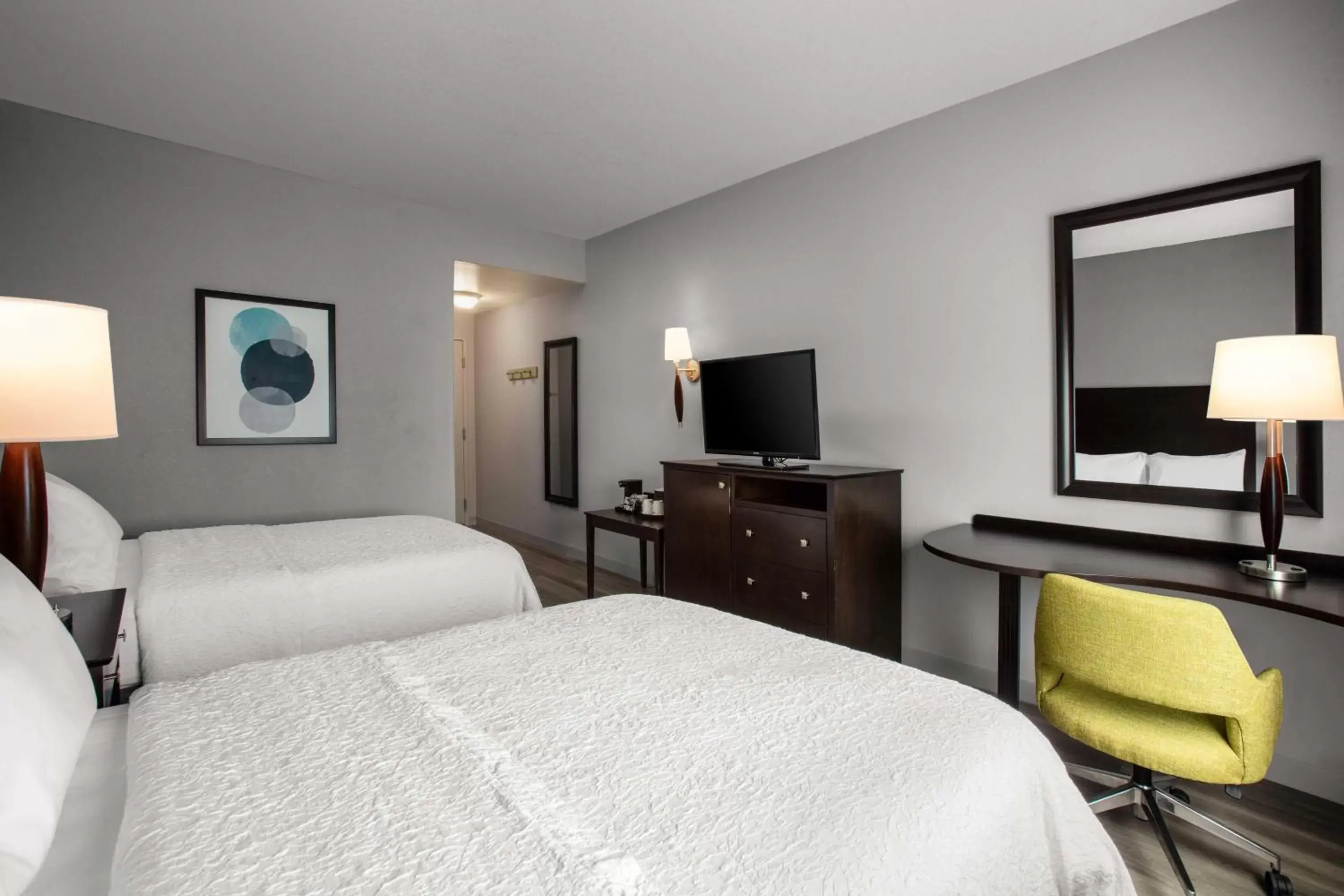 Bedroom, TV/Entertainment Center in Hampton Inn & Suites Homestead Miami South