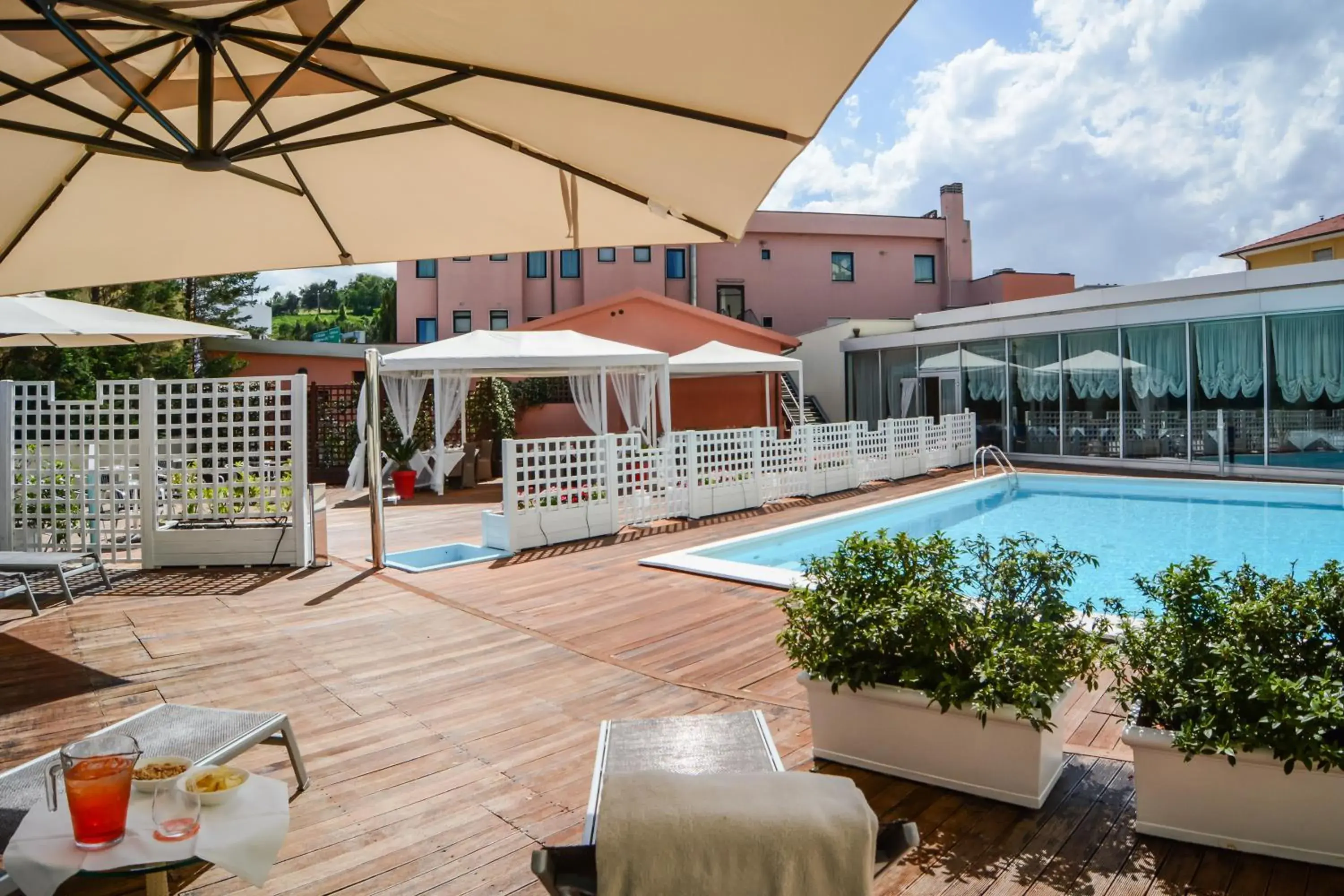 Facade/entrance, Swimming Pool in Hotel Concorde