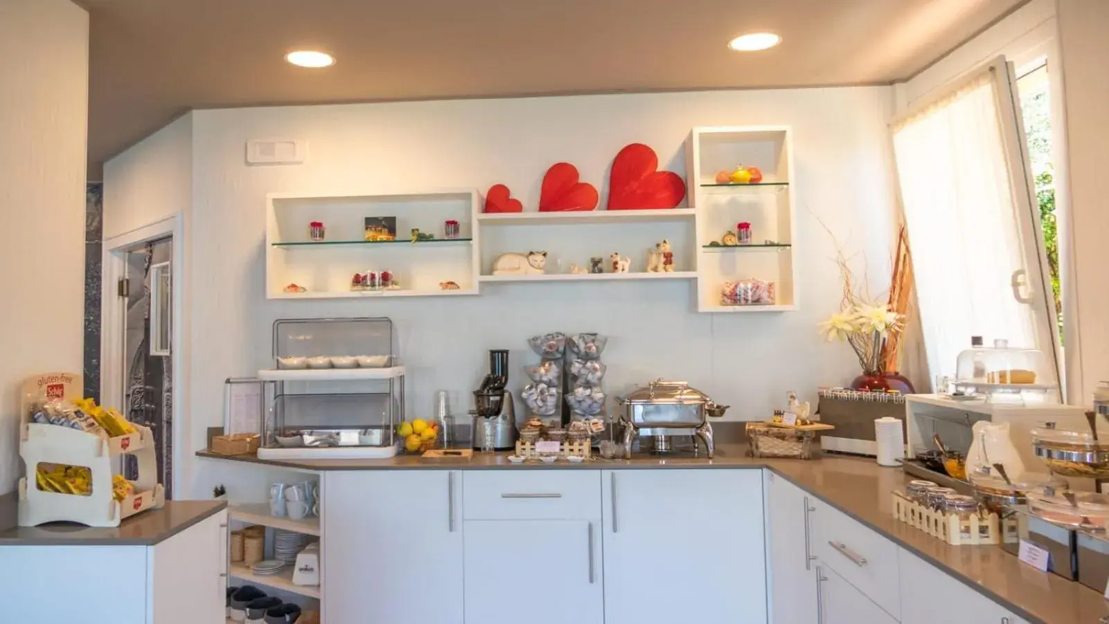 Breakfast, Kitchen/Kitchenette in Hotel Casa Marinella