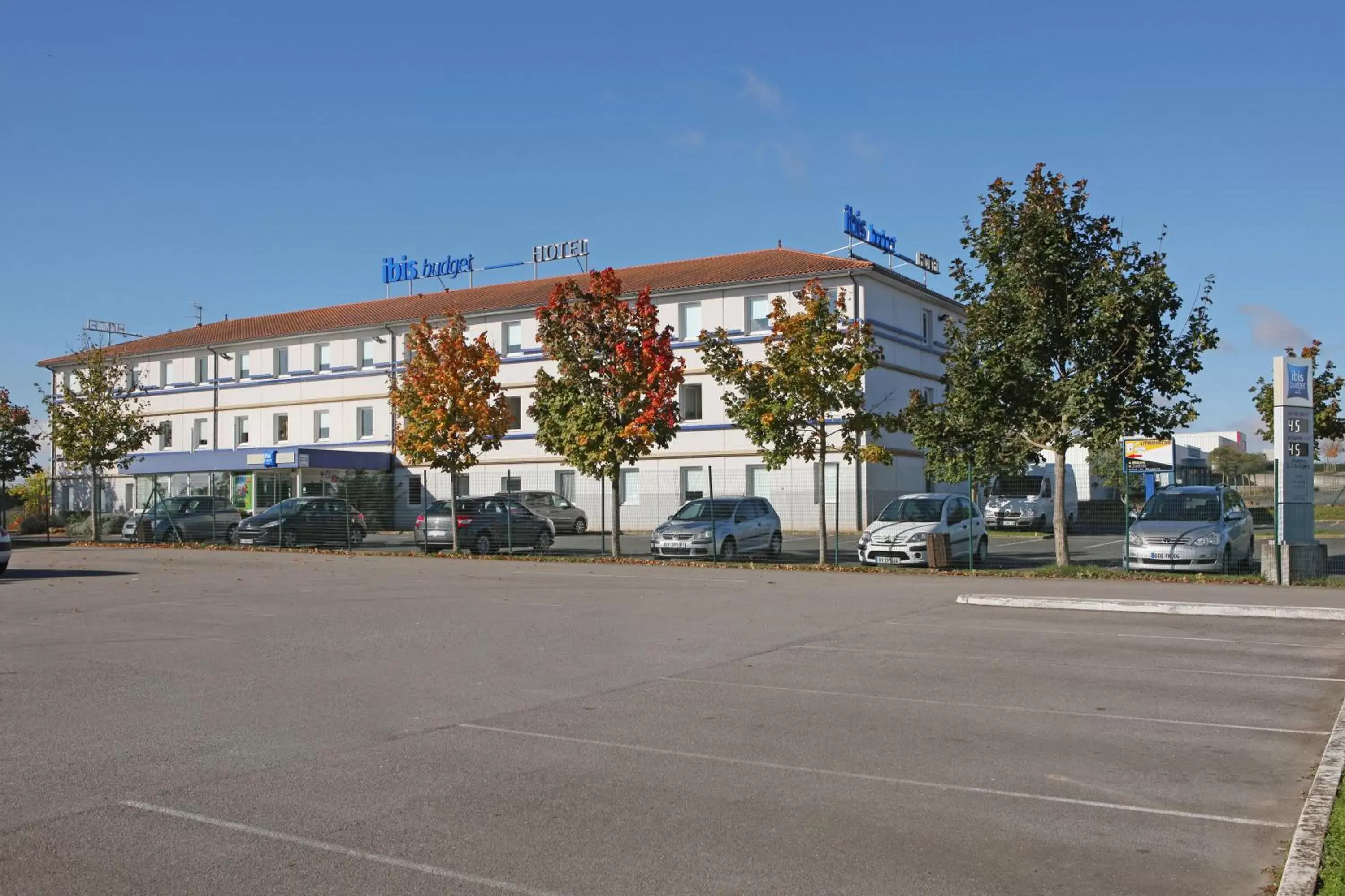 Facade/entrance, Property Building in ibis budget Poitiers Nord Futuroscope