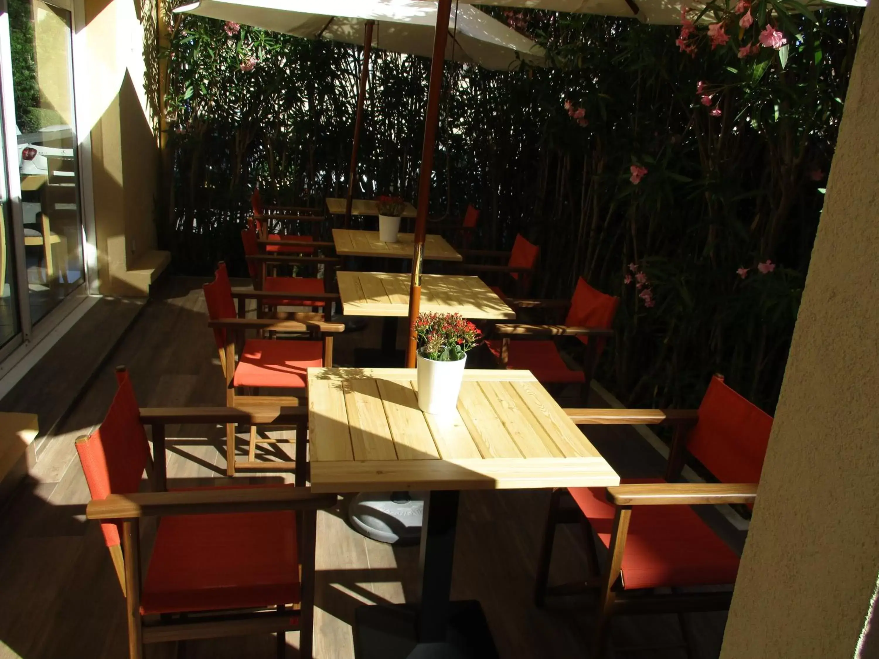 Patio, Restaurant/Places to Eat in Le Petit Prince