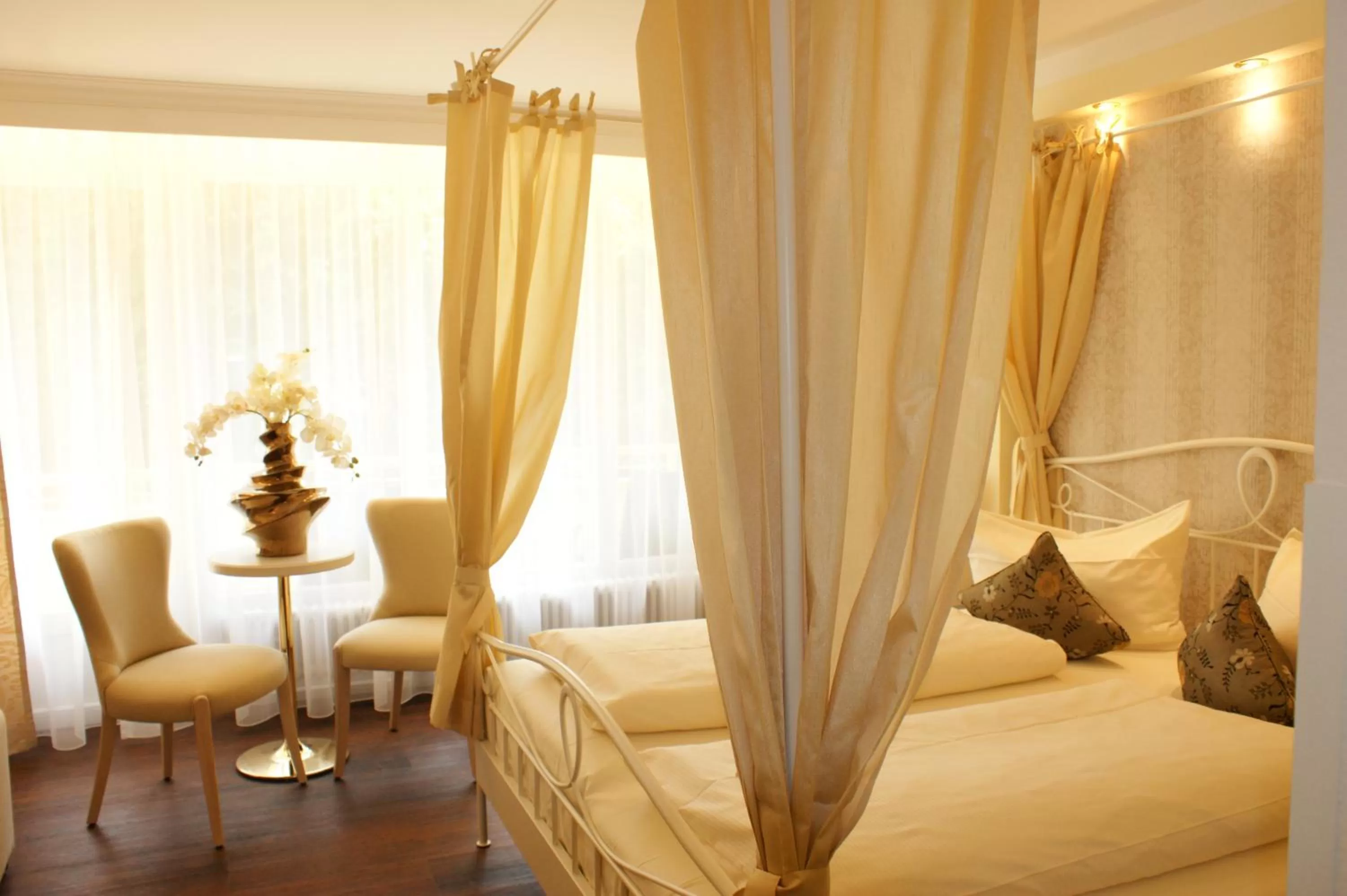 Photo of the whole room, Bed in Hotel Schlosskrone