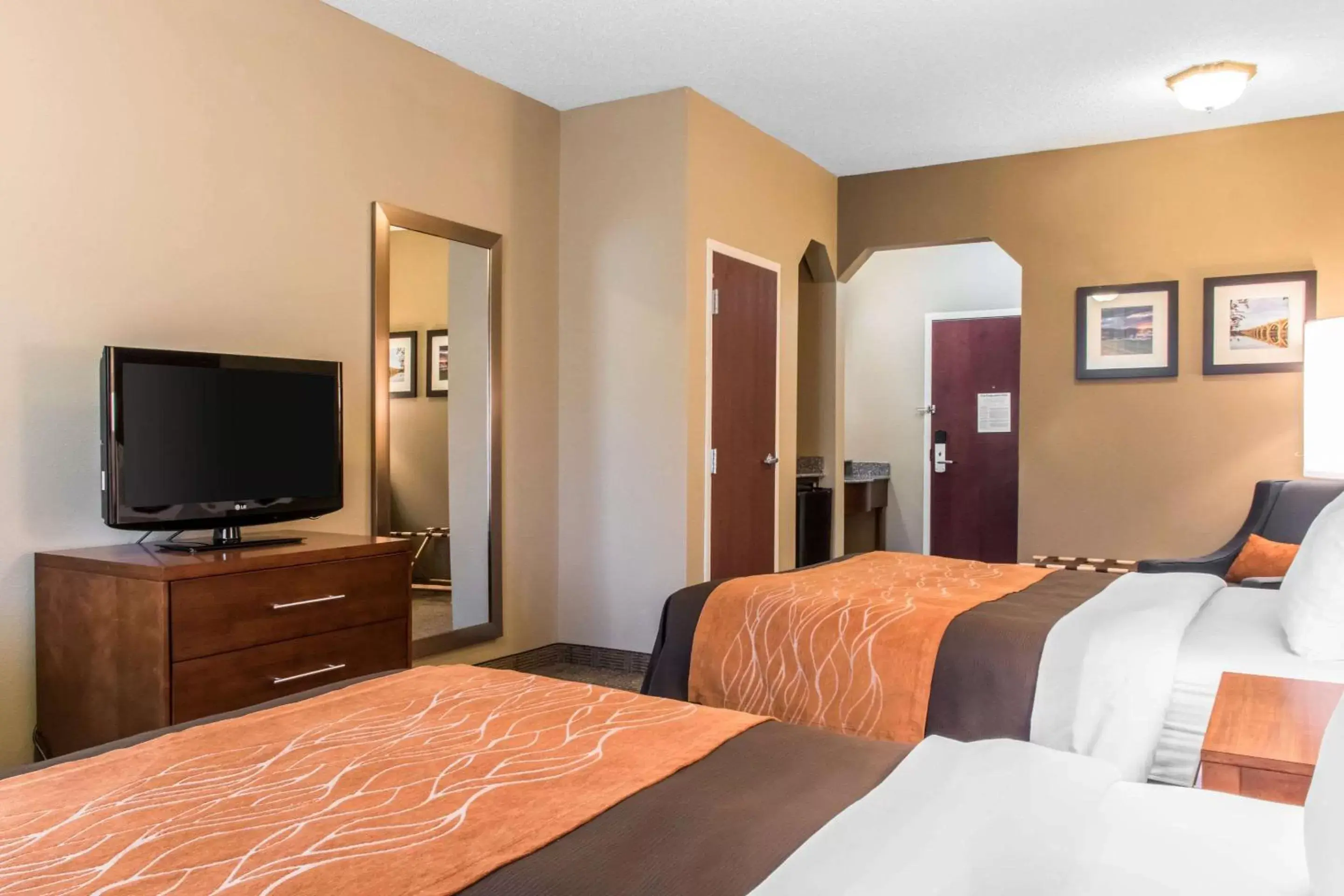 Photo of the whole room, Bed in Comfort Inn Lancaster County