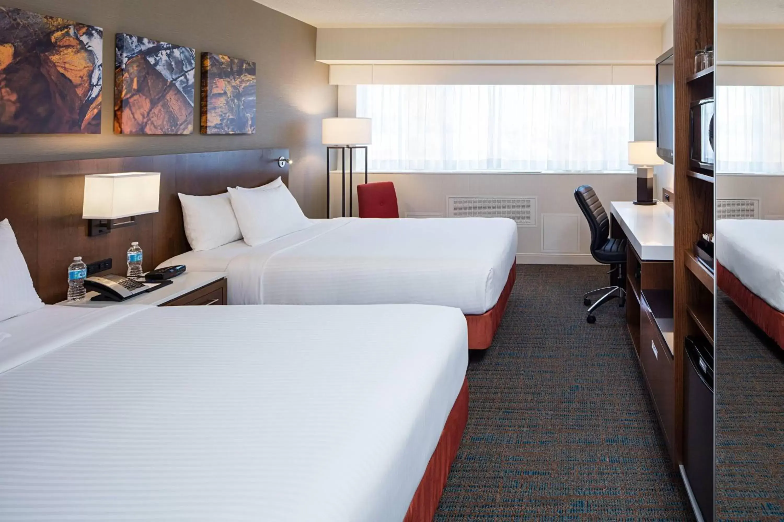 Photo of the whole room, Bed in Delta Hotels by Marriott Calgary South