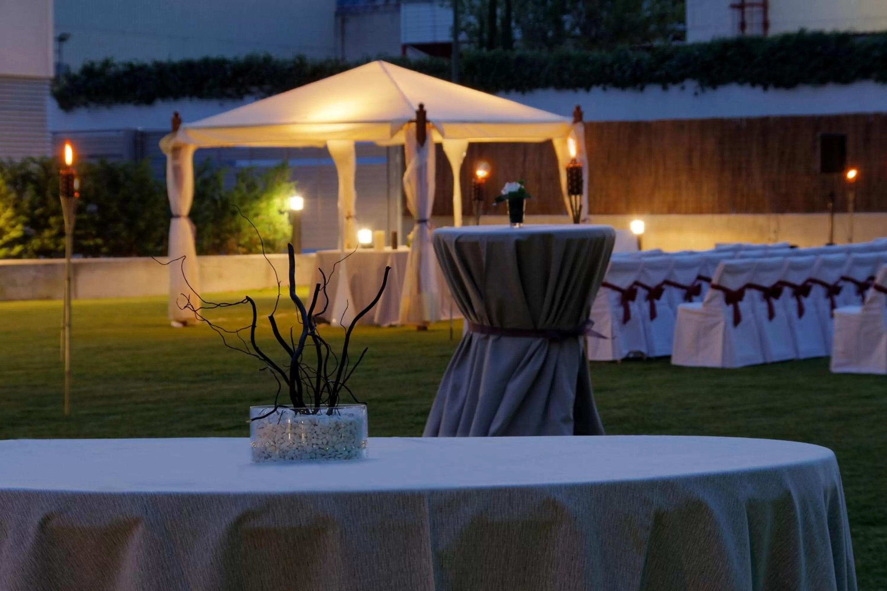 Night in Axor Barajas