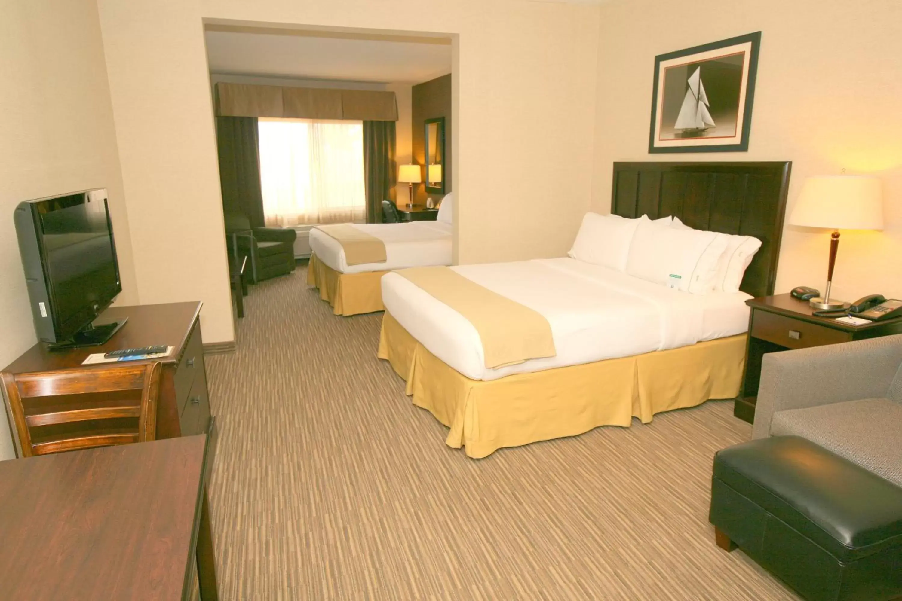 Photo of the whole room, Bed in Holiday Inn Express San Diego South - Chula Vista, an IHG Hotel