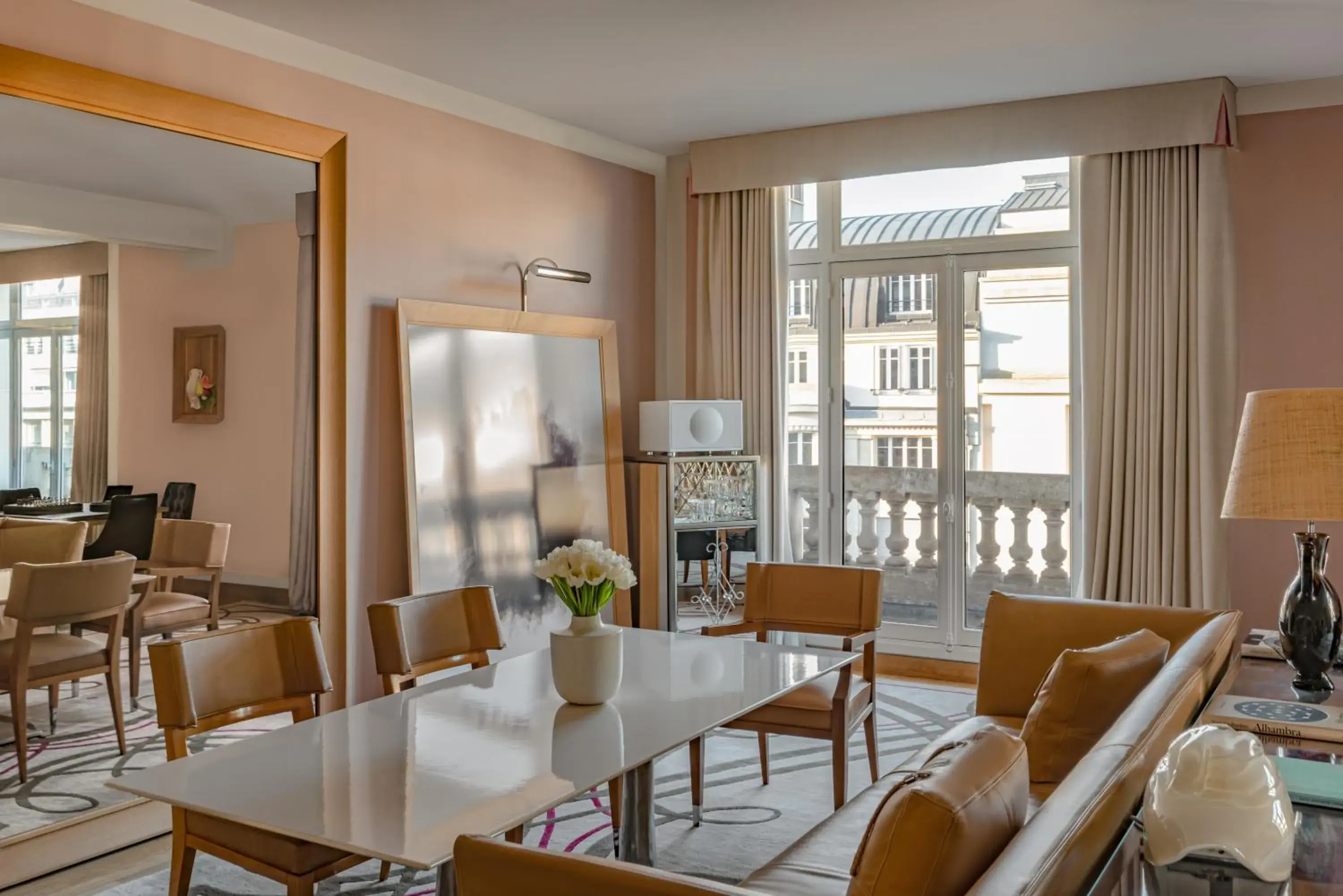 Living room in Le Royal Monceau Hotel Raffles Paris