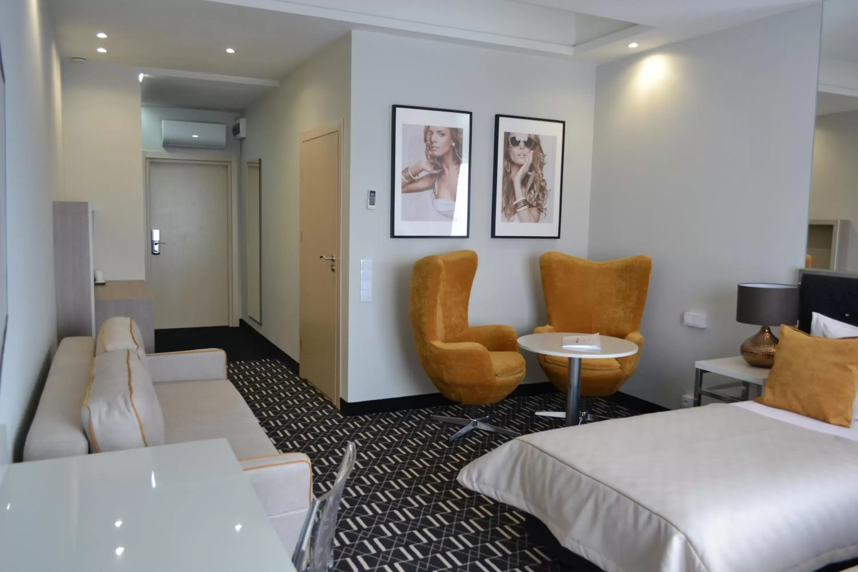 Large Twin Room - single occupancy in Hotel Atelia Large Twin Room - single occupancy in Hotel Atelia