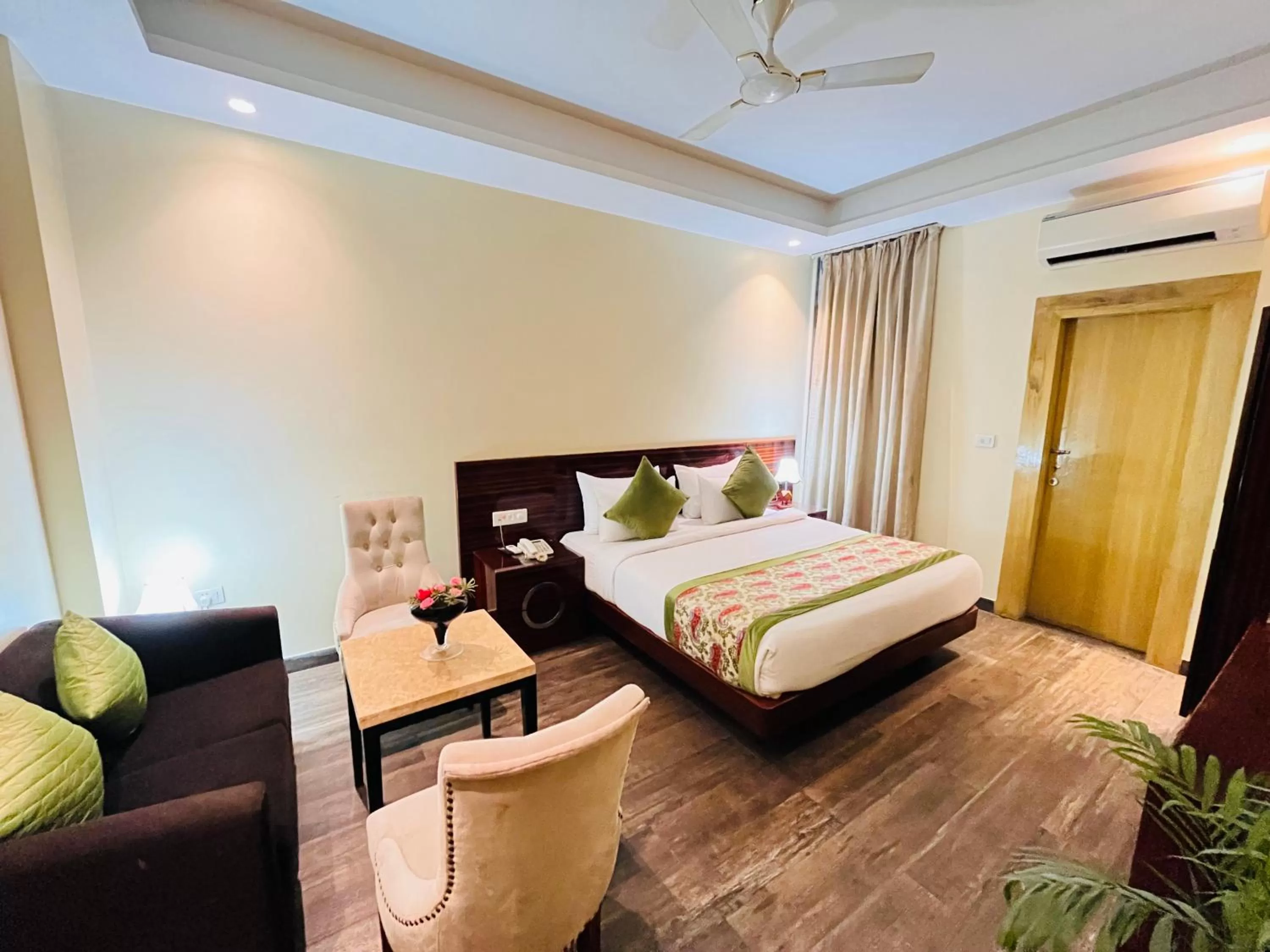 Bed in Hotel Banz near Delhi Airport