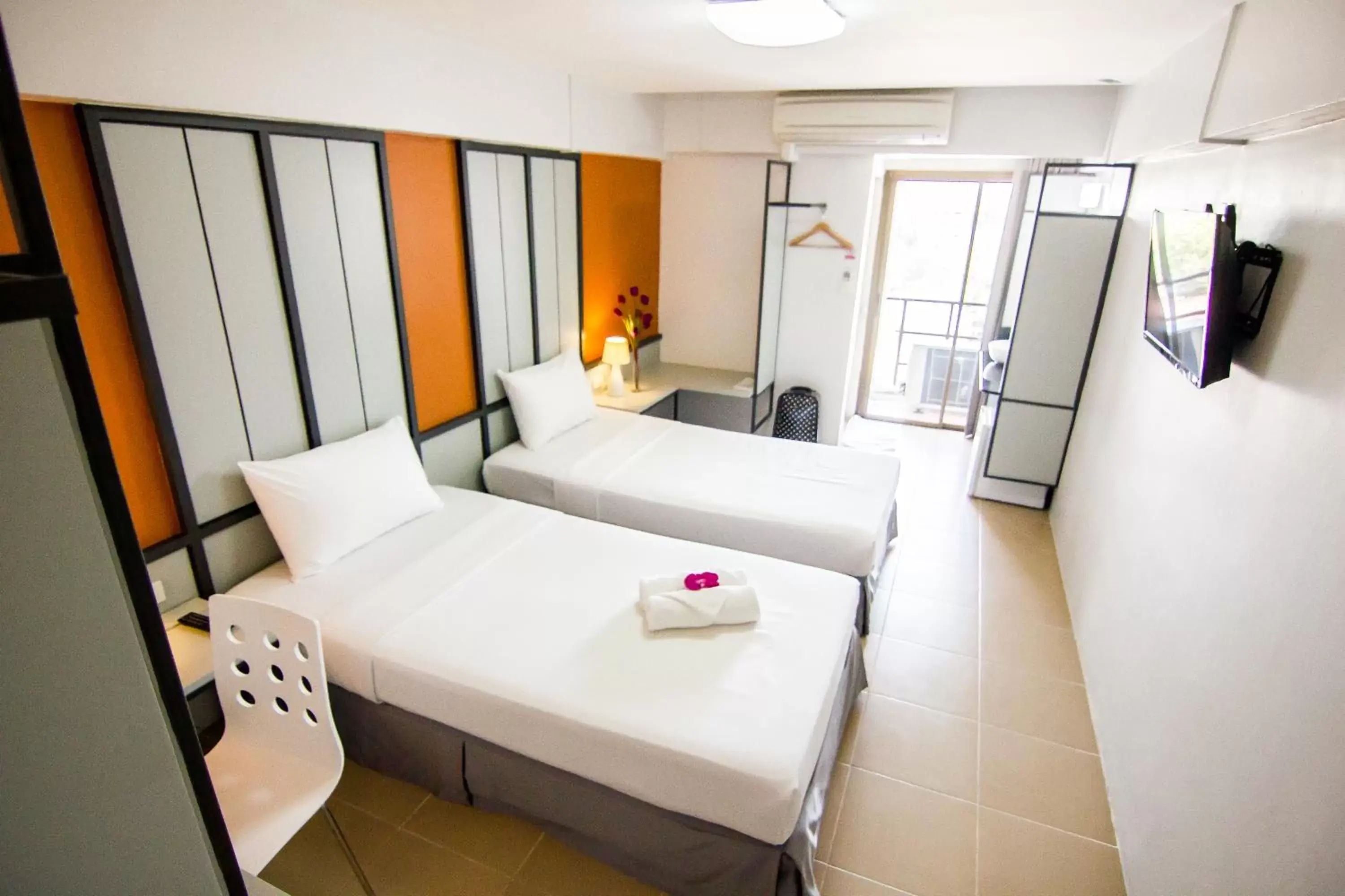 Superior Twin Room in Regent Ngamwongwan Hotel Superior Twin Room in Regent Ngamwongwan Hotel