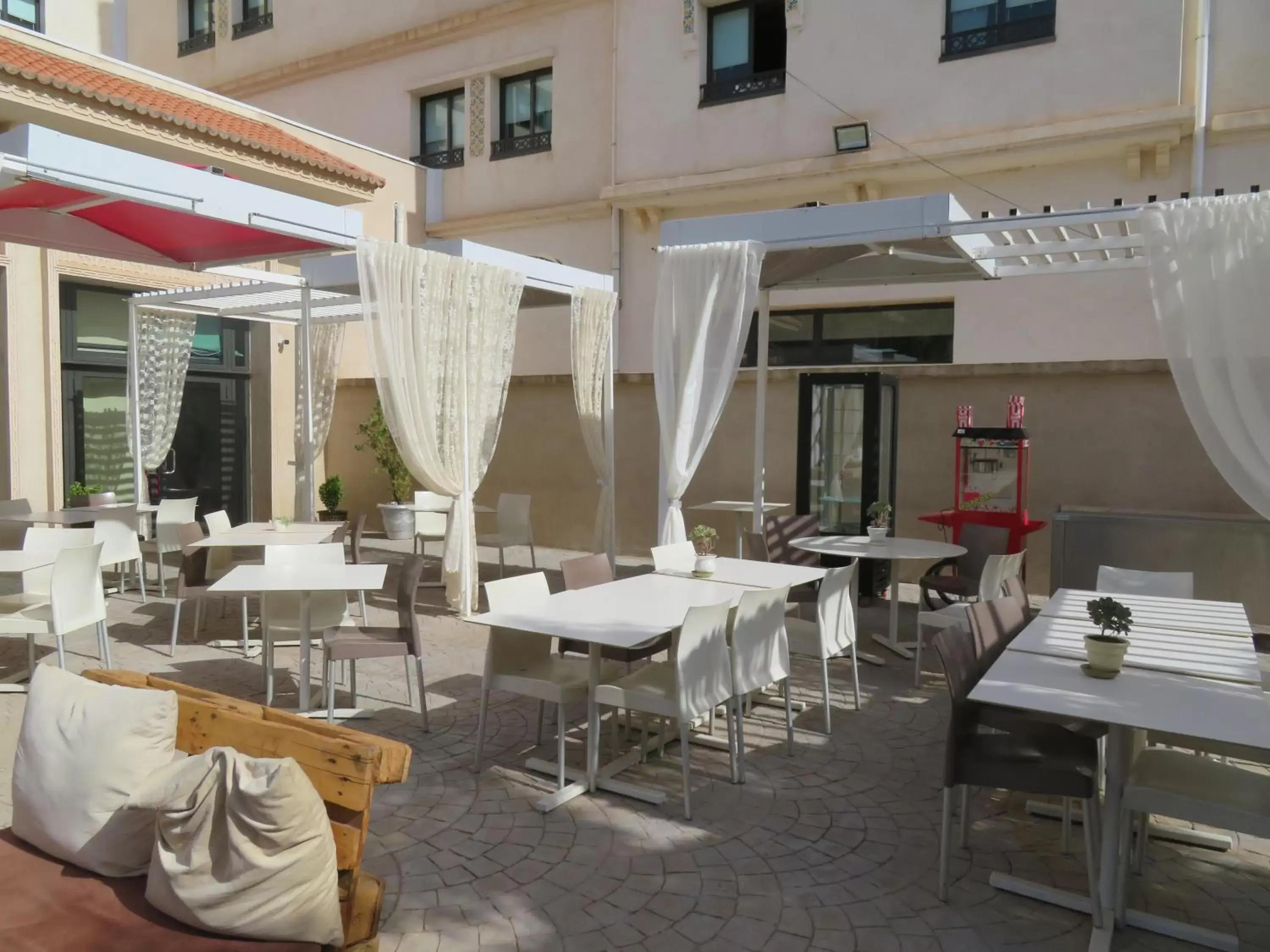 Patio, Restaurant/Places to Eat in ibis Tlemcen