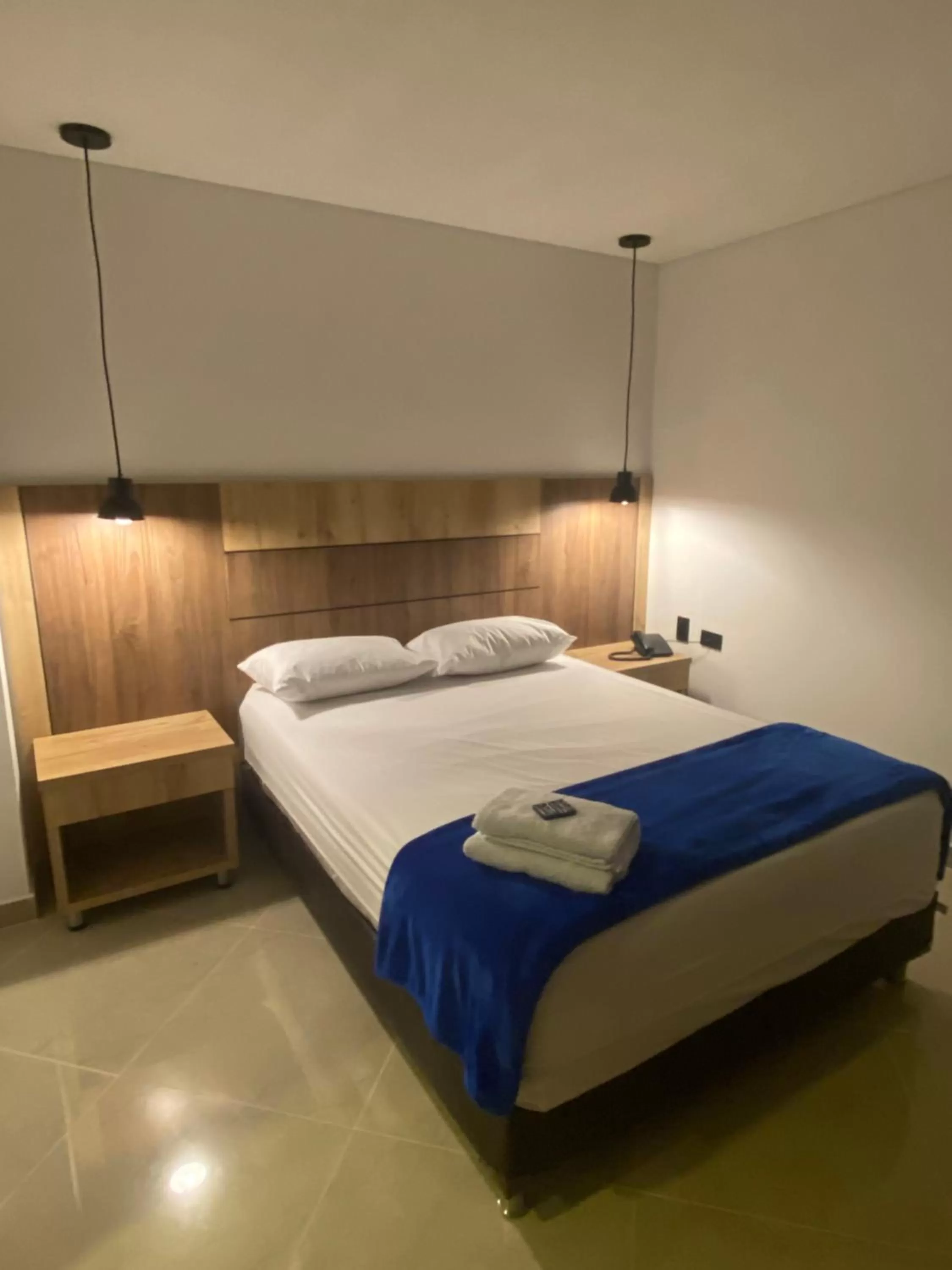 Bed in Hotel California City