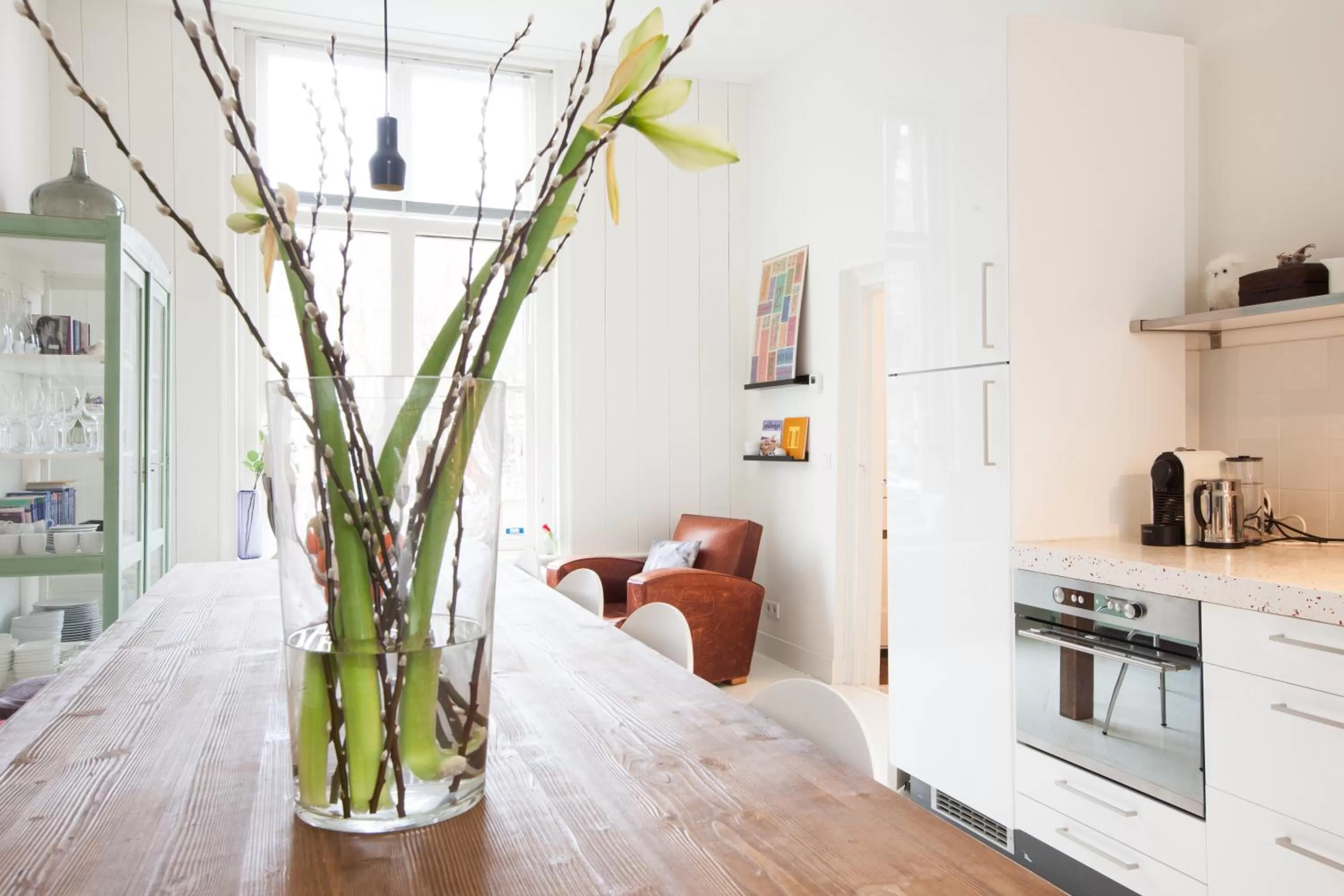 Restaurant/places to eat in Mokum Suites