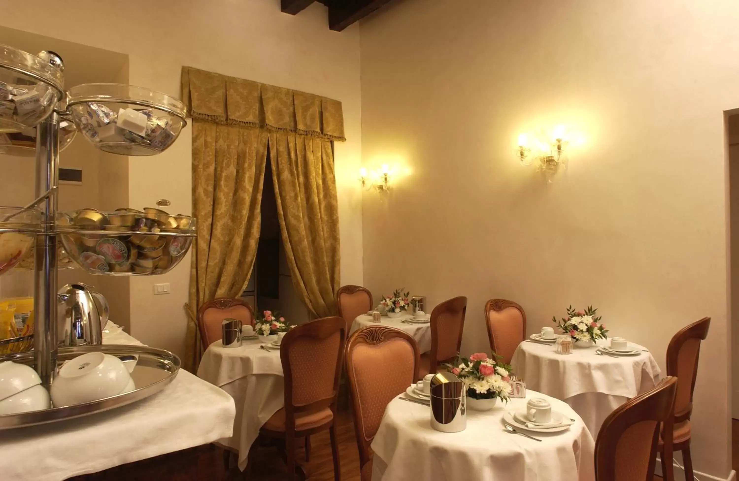 Restaurant/Places to Eat in Hotel Locanda Canal