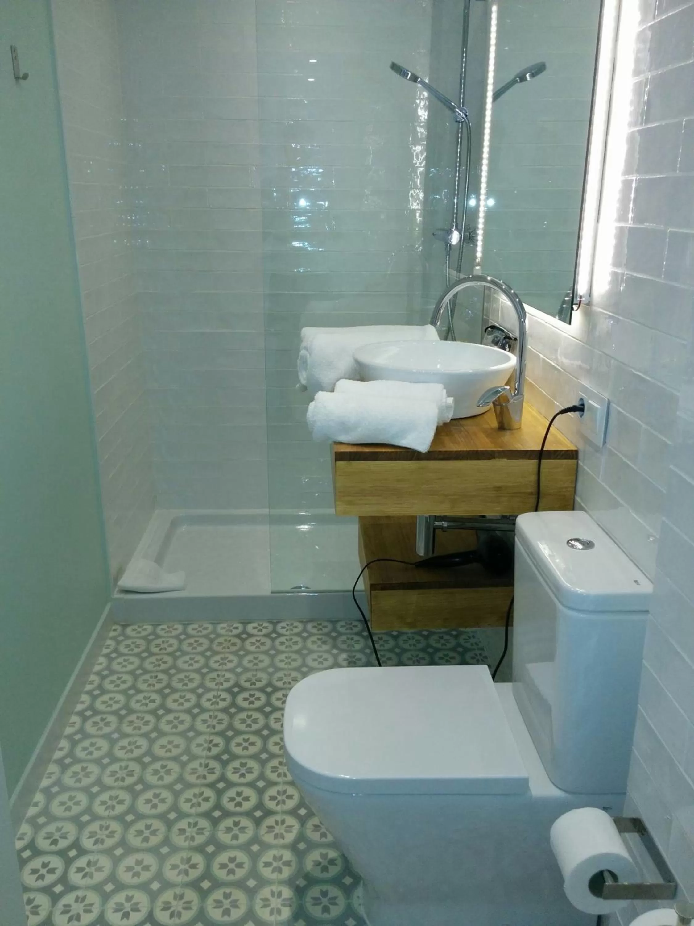 Shower in Hotel & Apartaments Thalassa Sport & Wellness