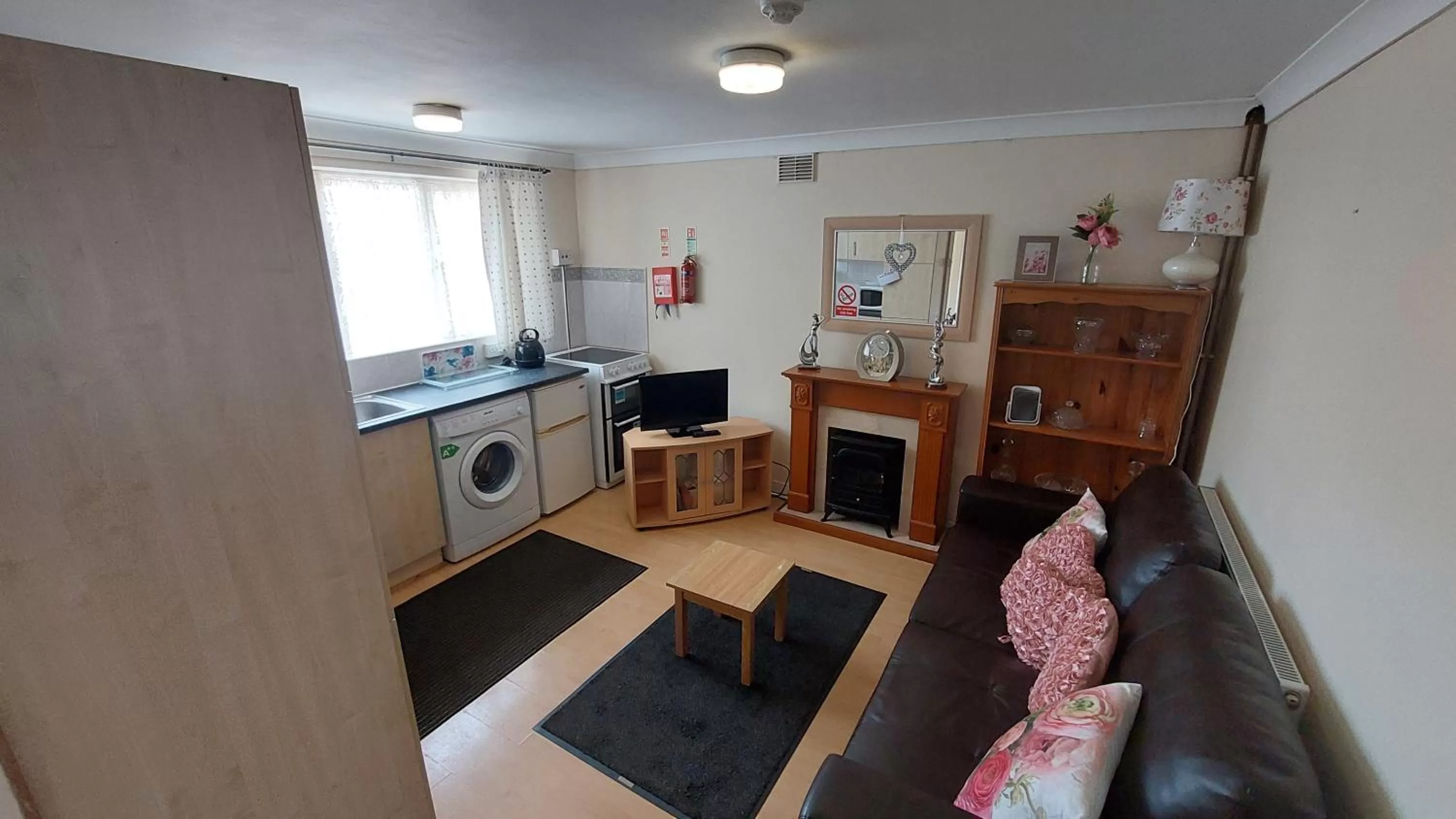 Kitchen or kitchenette, Kitchen/Kitchenette in Tennyson Lodge