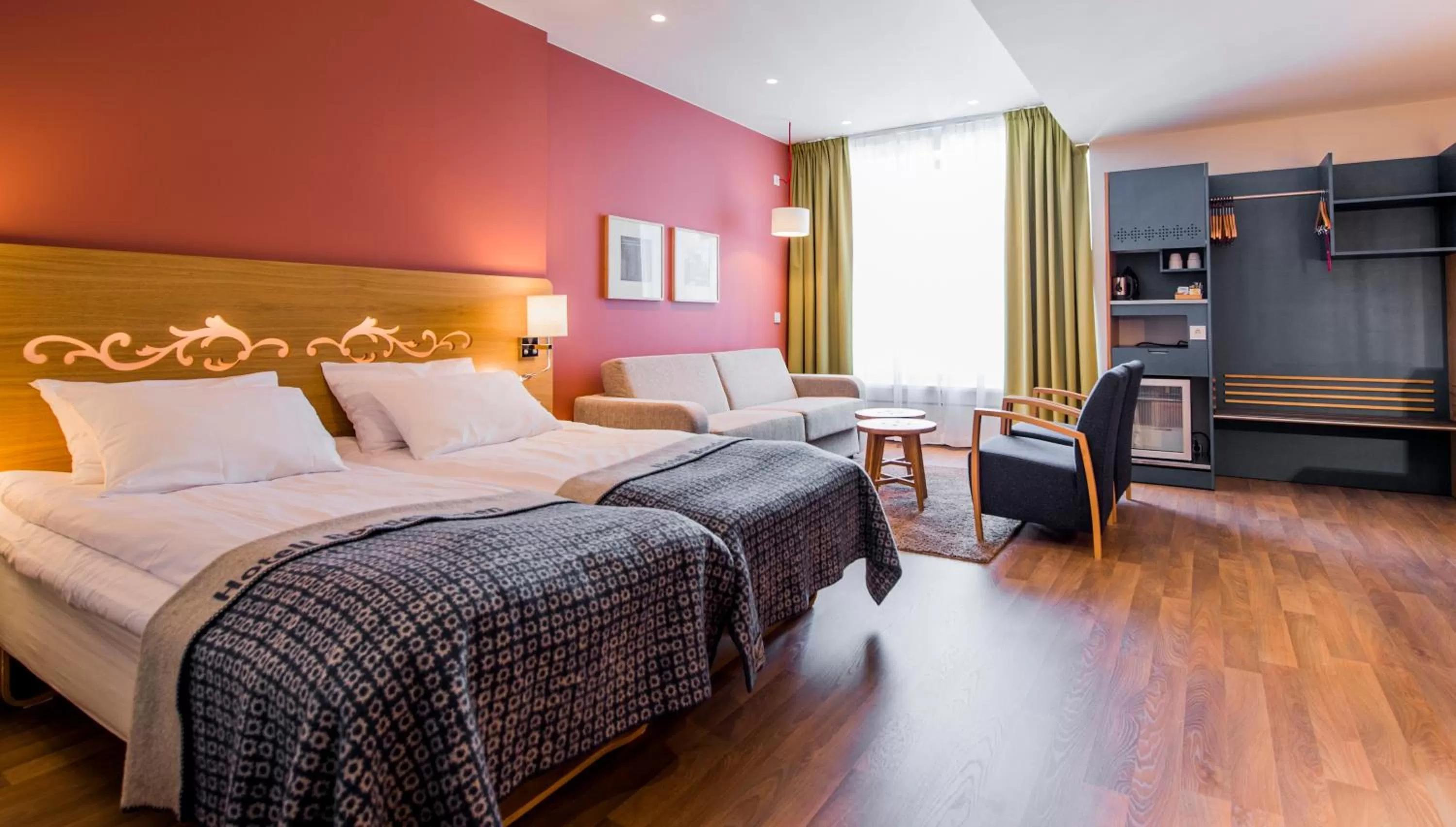 Seating area, Bed in Hotell Bondeheimen