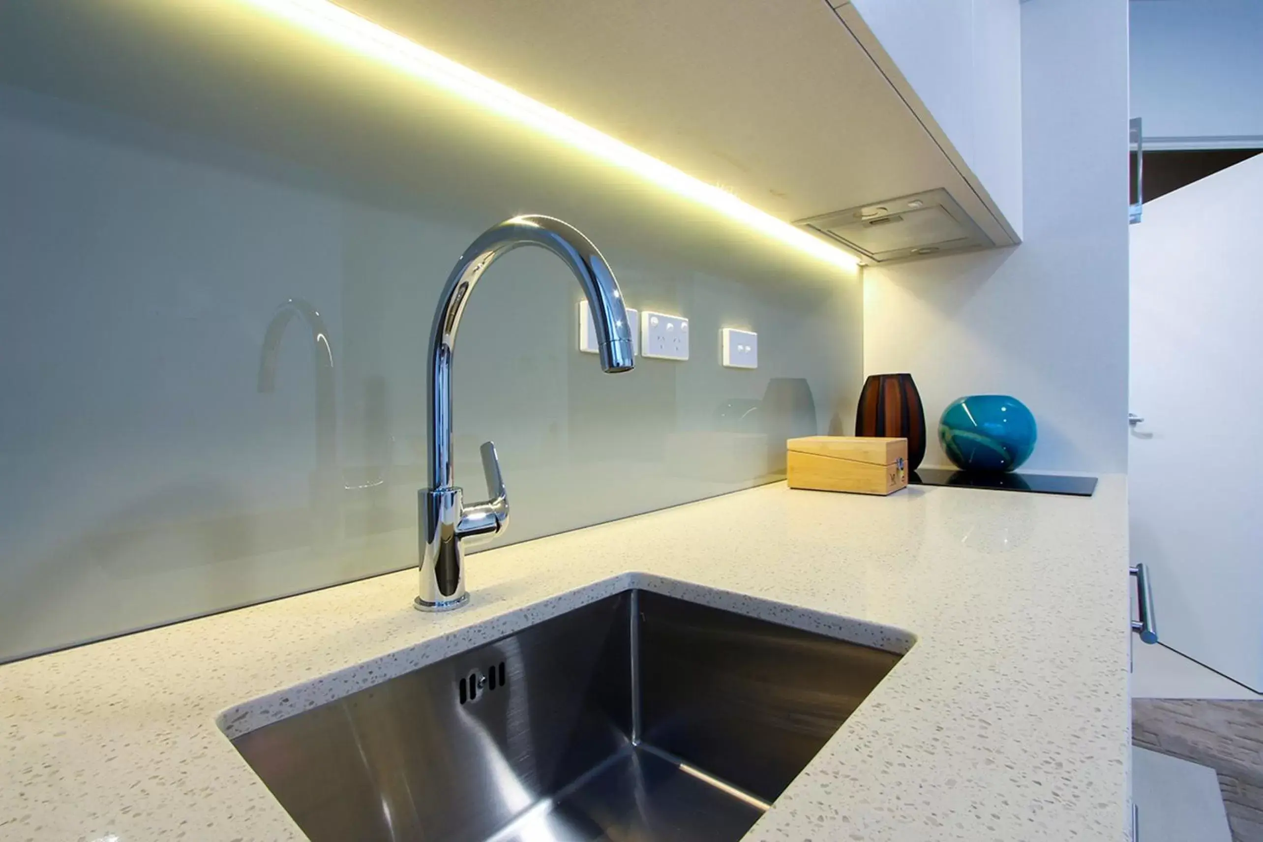 Kitchen or kitchenette, Kitchen/Kitchenette in VR Queen Street Hotel & Suites