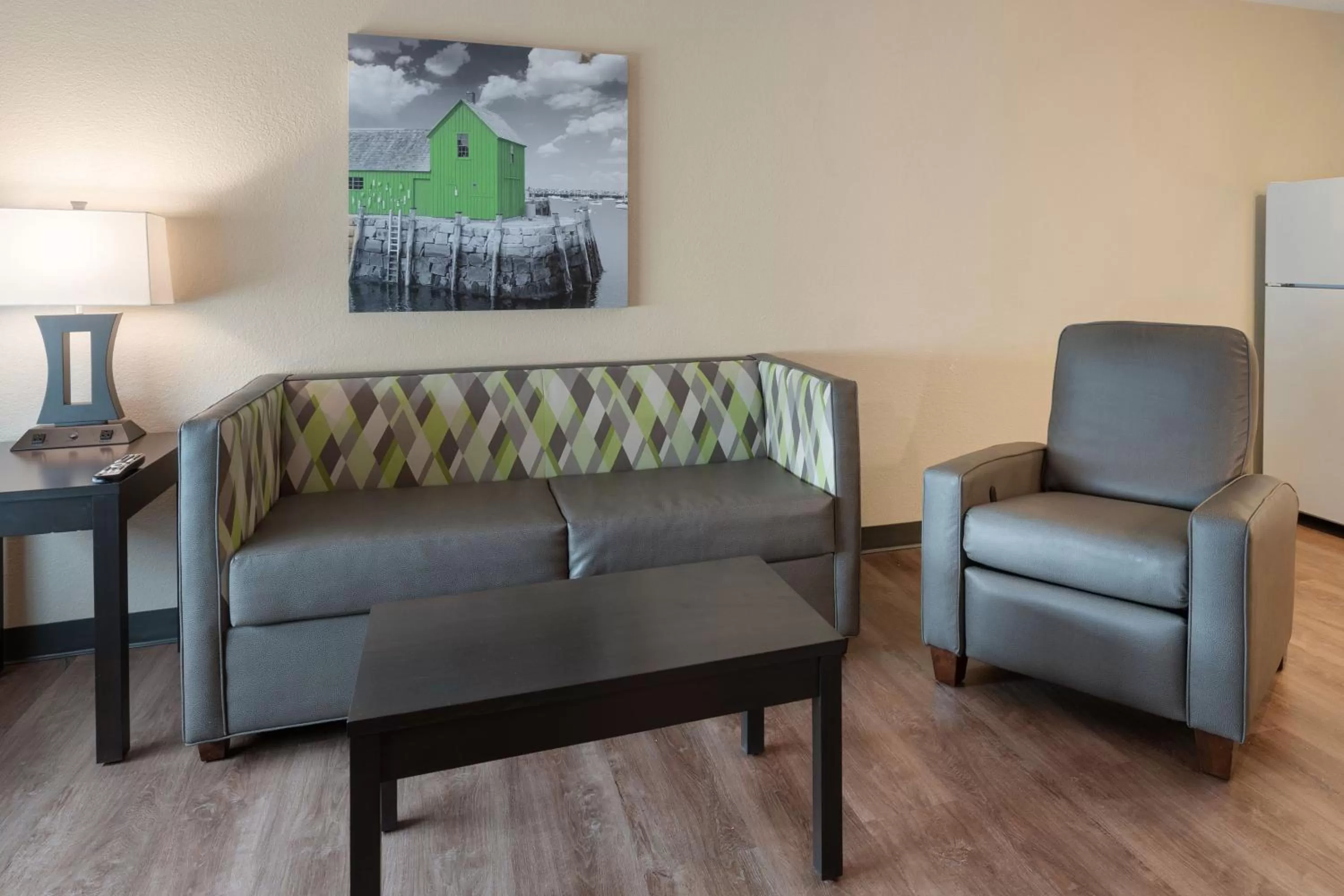 Seating area in Extended Stay America Suites - Boston - Burlington