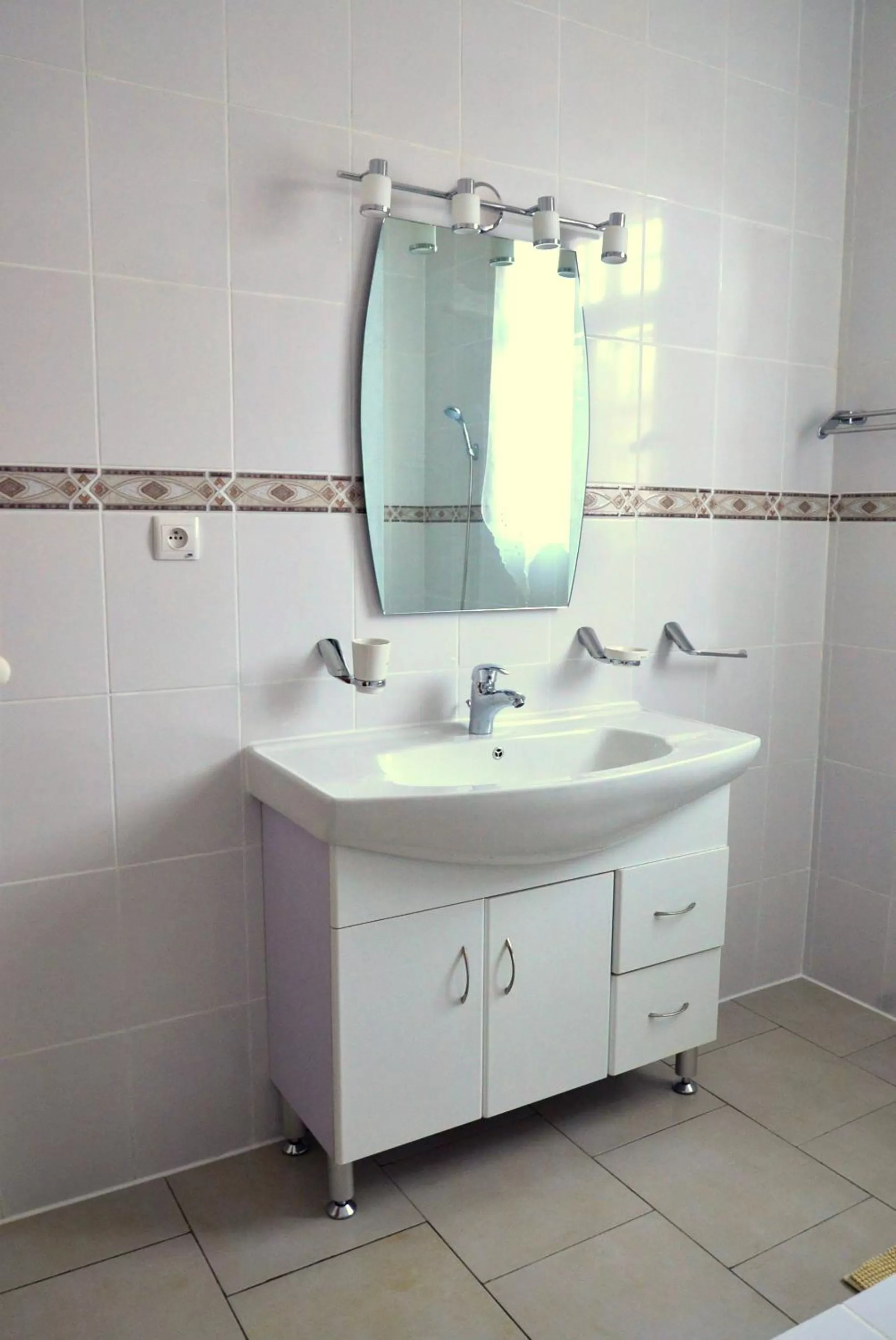 Bathroom in Hôtel Maisons-Sifa