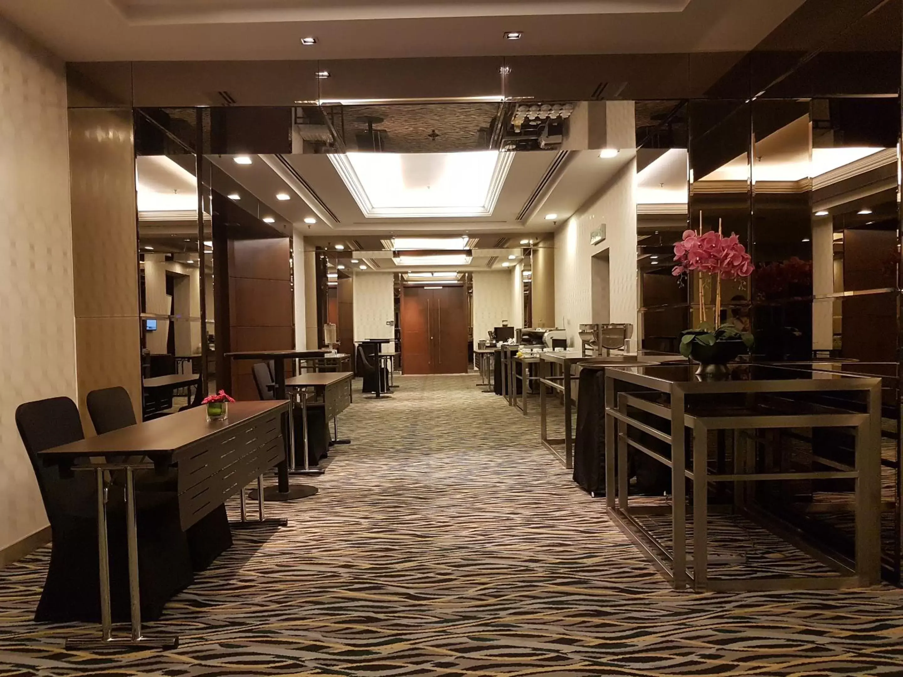 Business facilities, Restaurant/Places to Eat in Hotel Armada Petaling Jaya