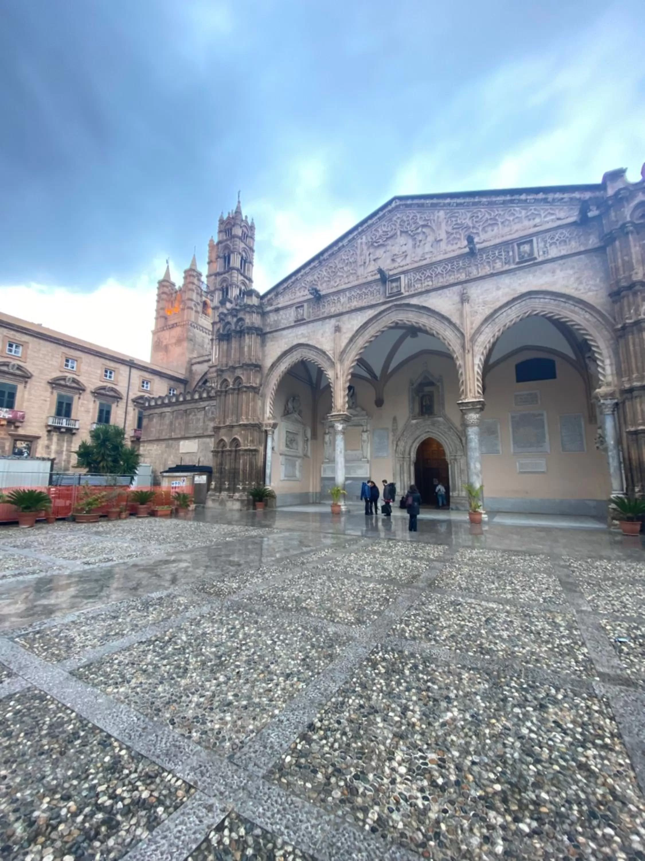 Nearby landmark, Property Building in Maqueda Suites