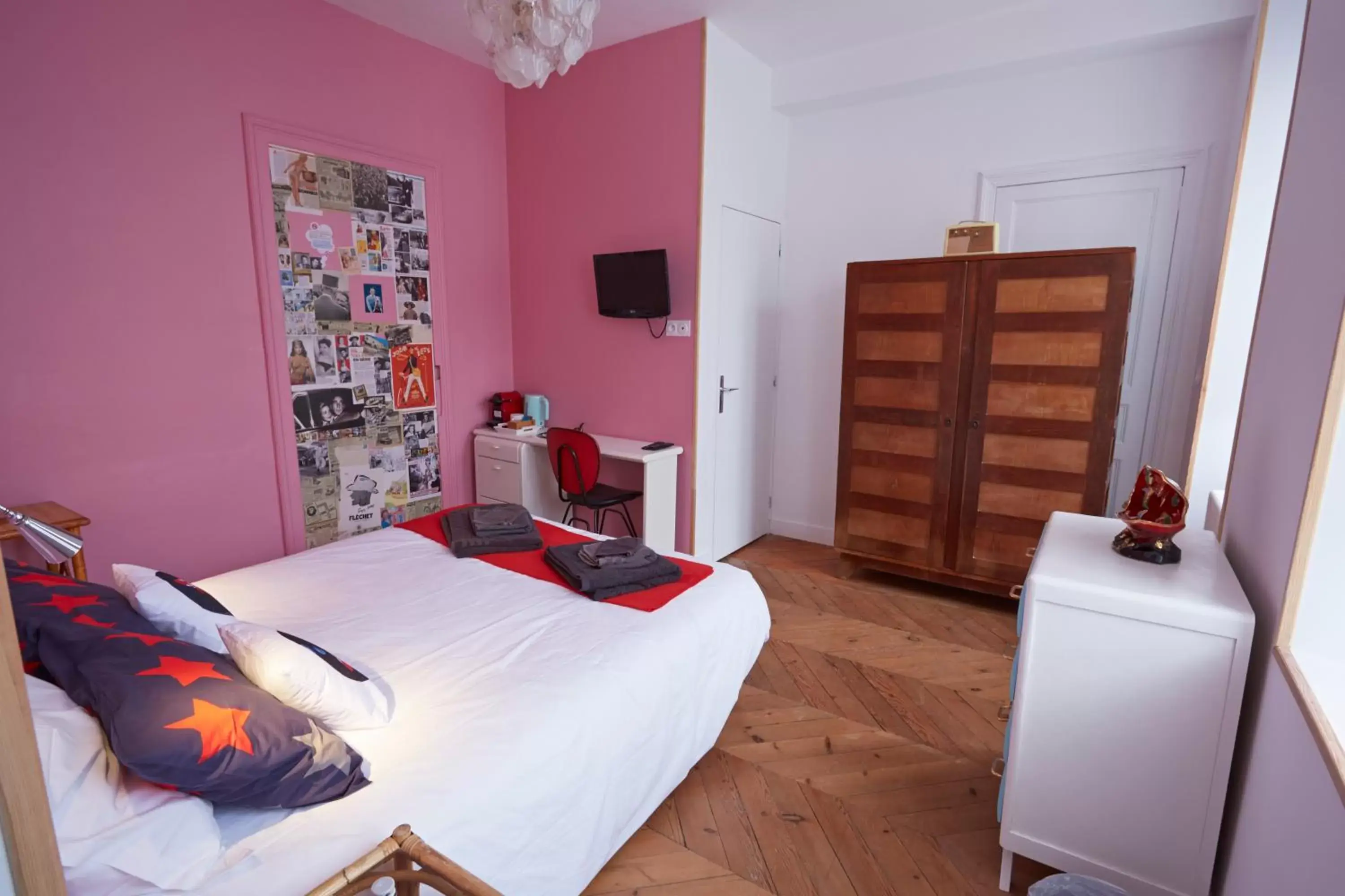 Toilet, Bed in Normand'Histoire Chambres d'Hôtes