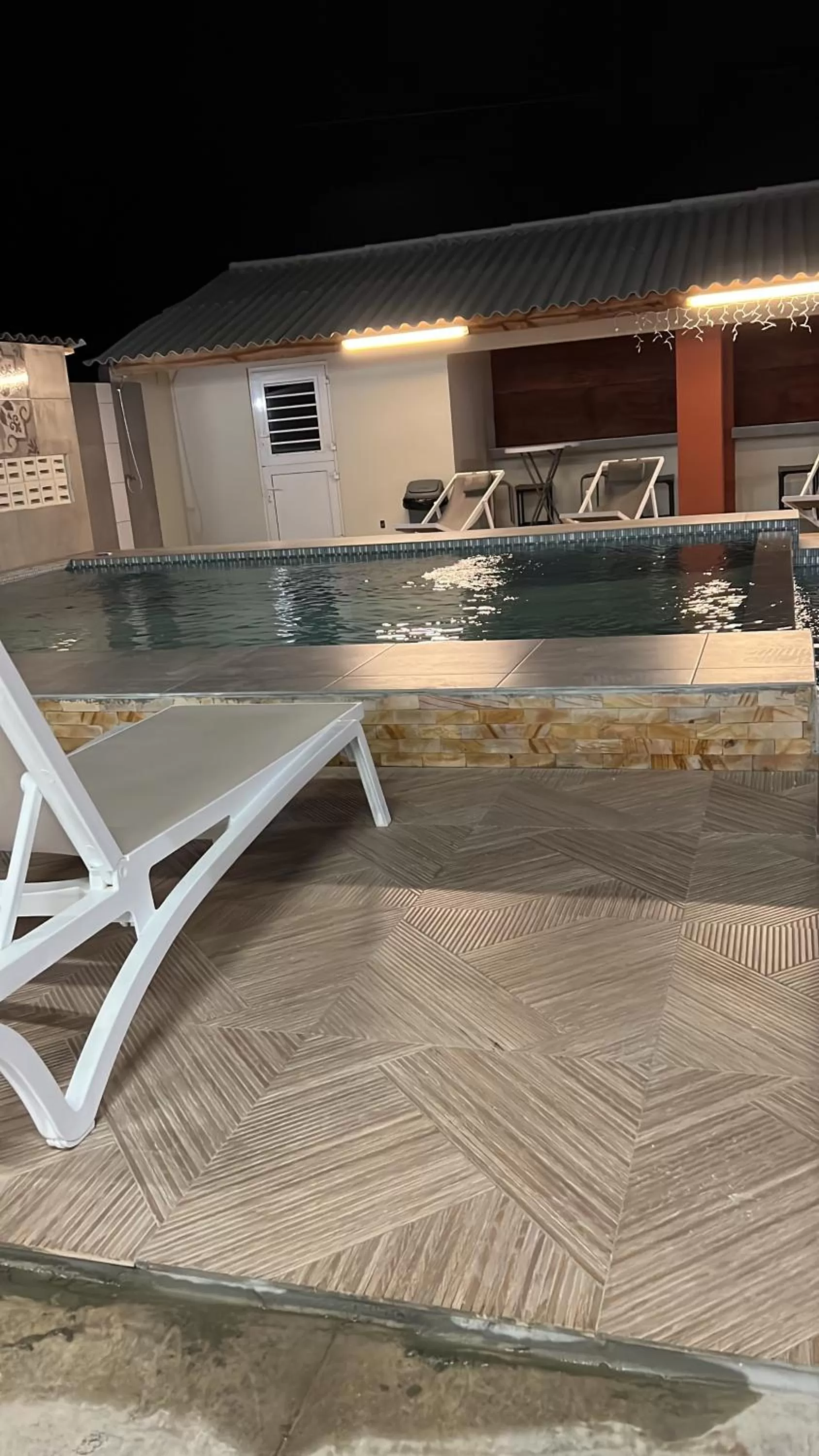 Swimming Pool in Curasita colour Appartments