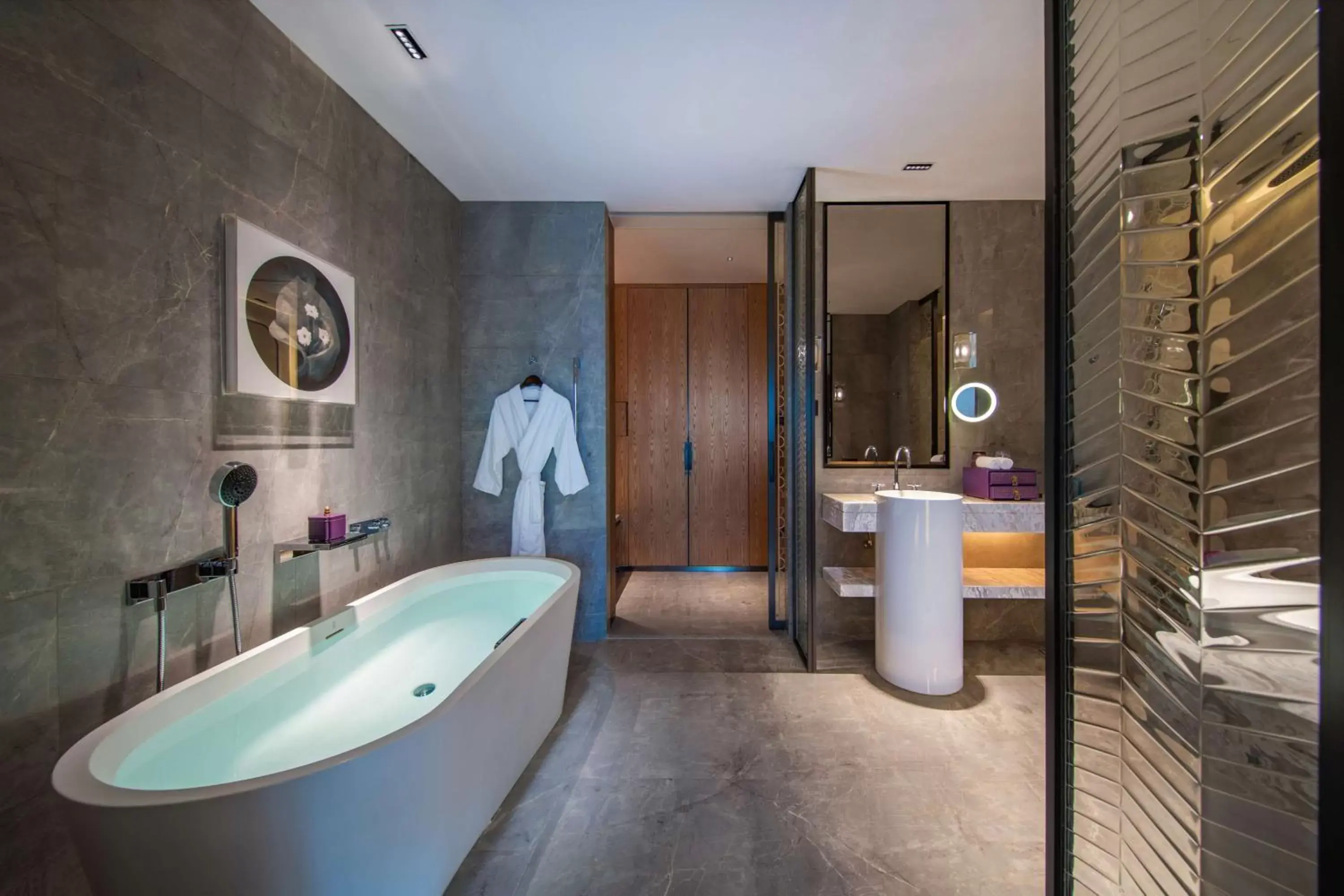 Bathroom in Conrad Guangzhou - Free shuttle between hotel and Exhibition Center during Canton Fair & Exhibitor registration Counter