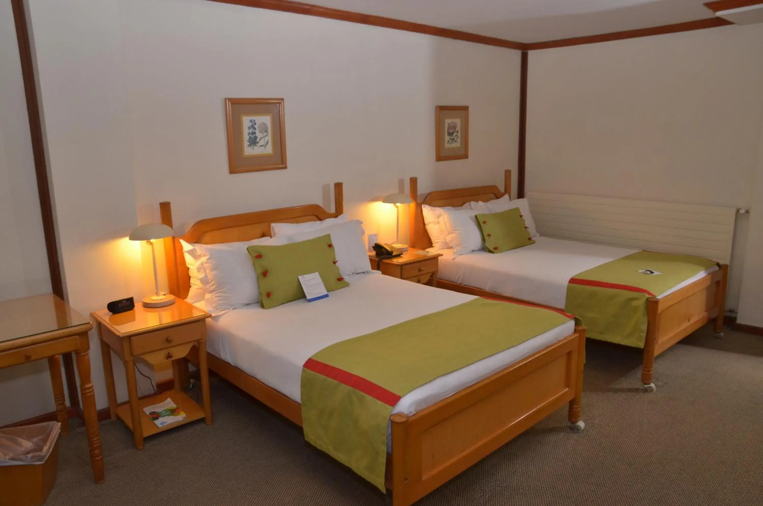 Photo of the whole room, Bed in abba Presidente Suites Puerto Montt