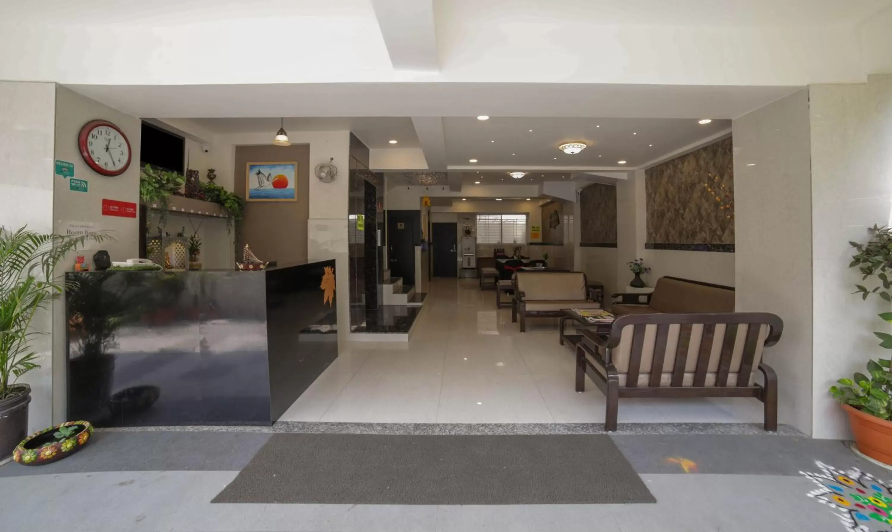 Lobby or reception in Itsy Hotels Le Clover Lobby or reception in Itsy Hotels Le Clover