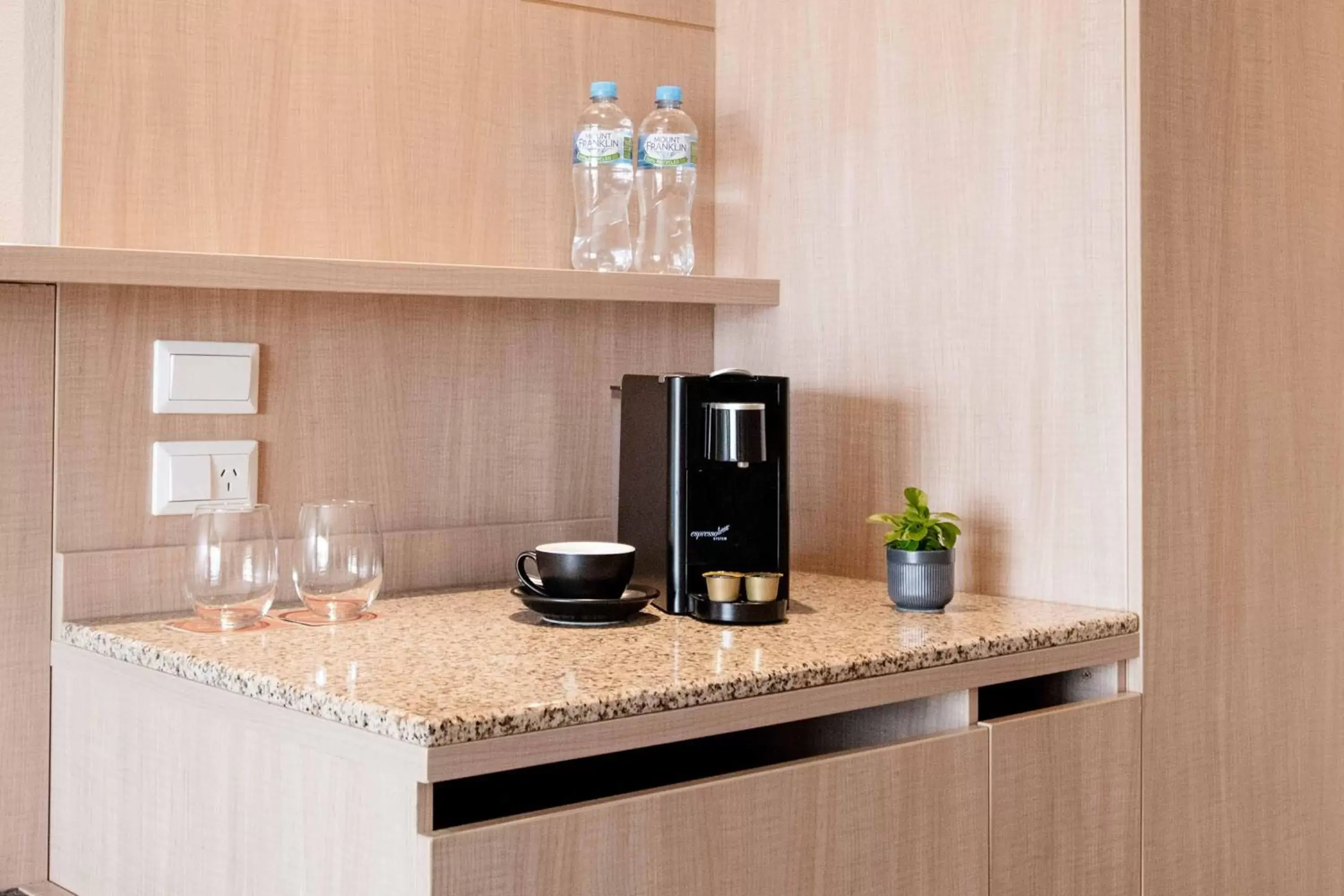 Coffee/tea facilities, Kitchen/Kitchenette in Sage Hotel Adelaide