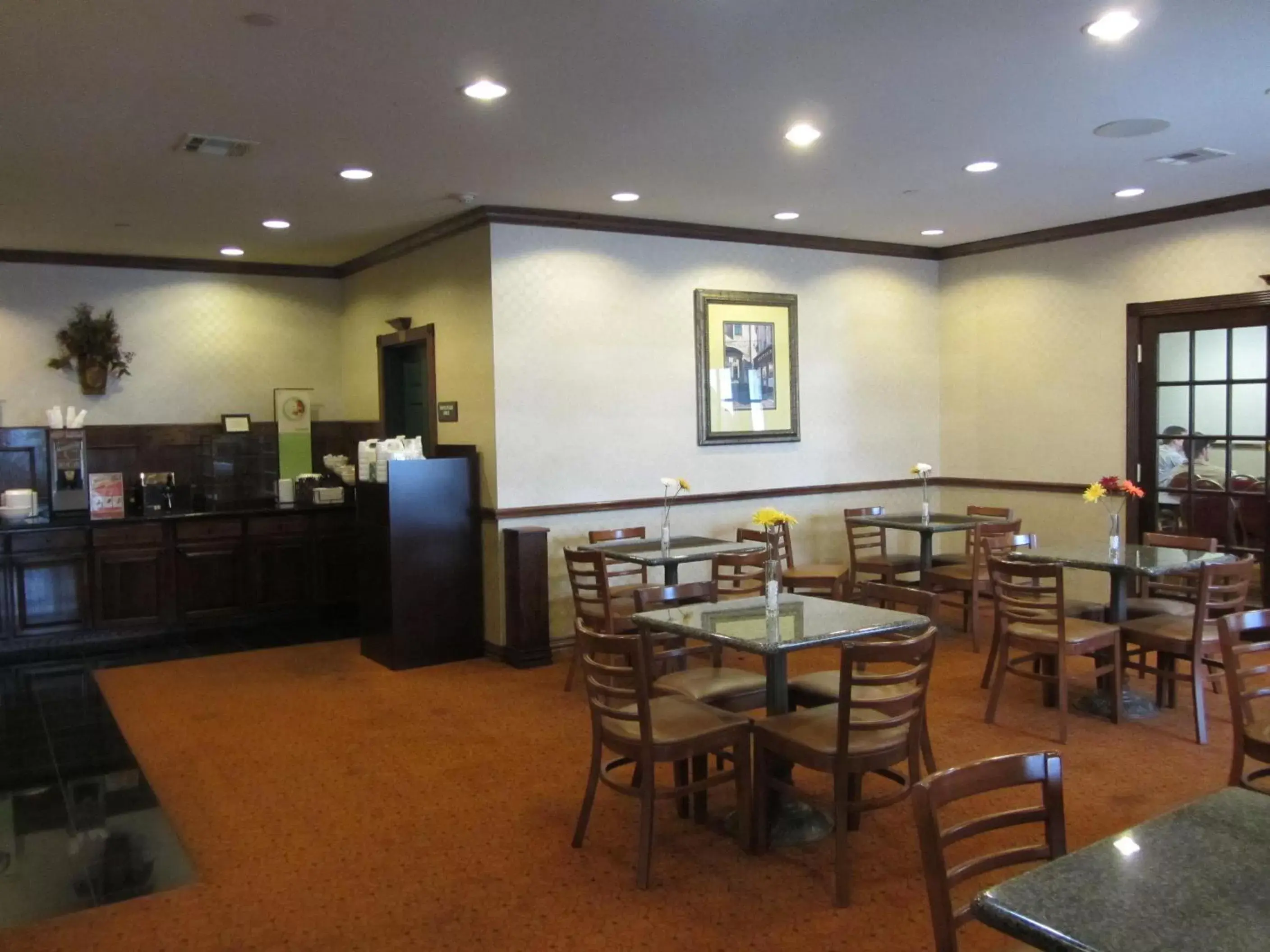 Communal kitchen, Restaurant/Places to Eat in Country Inn & Suites by Radisson, Amarillo I-40 West, TX