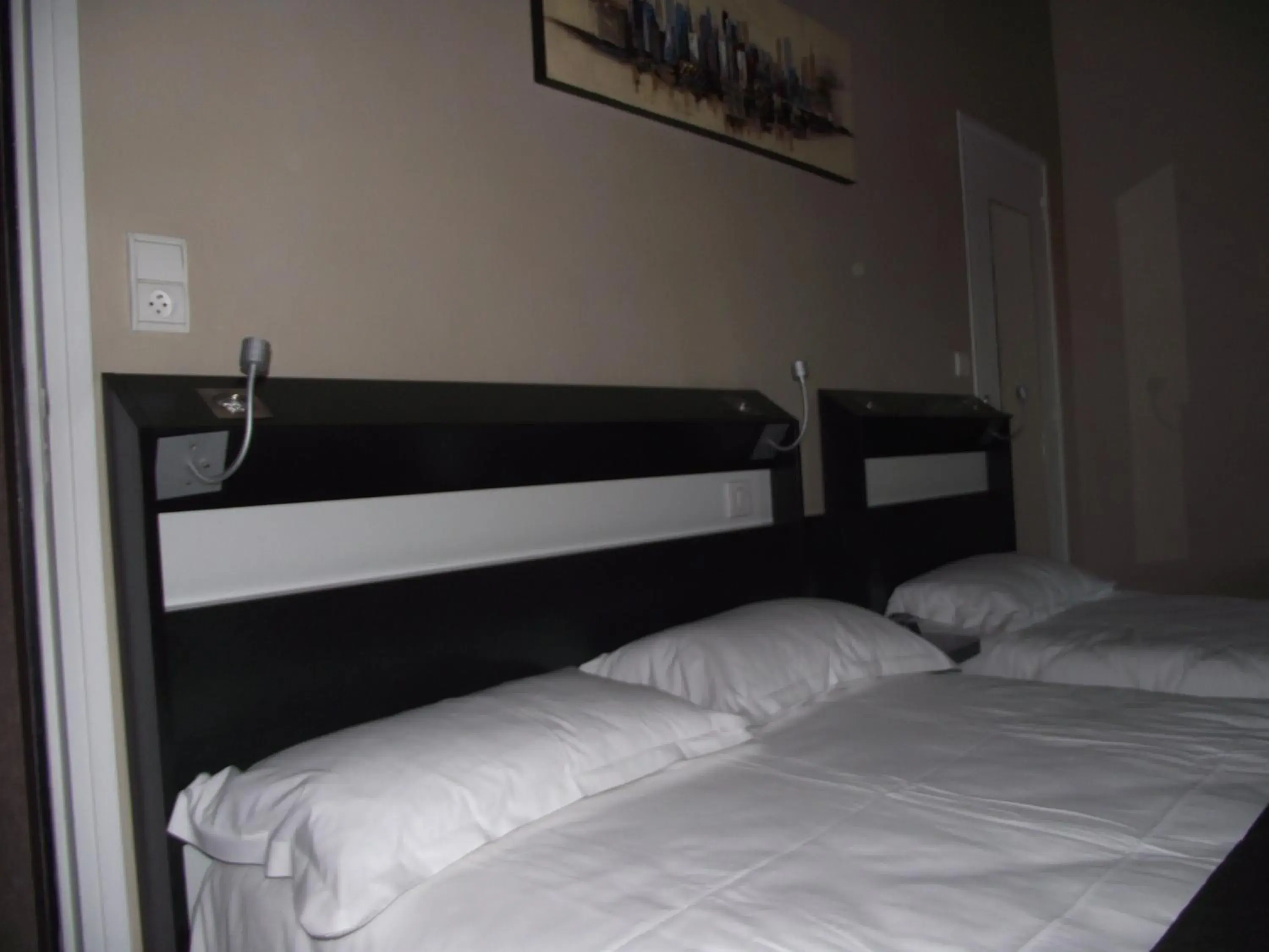 Bed, Bunk Bed in Logis Hotel des Bourbons