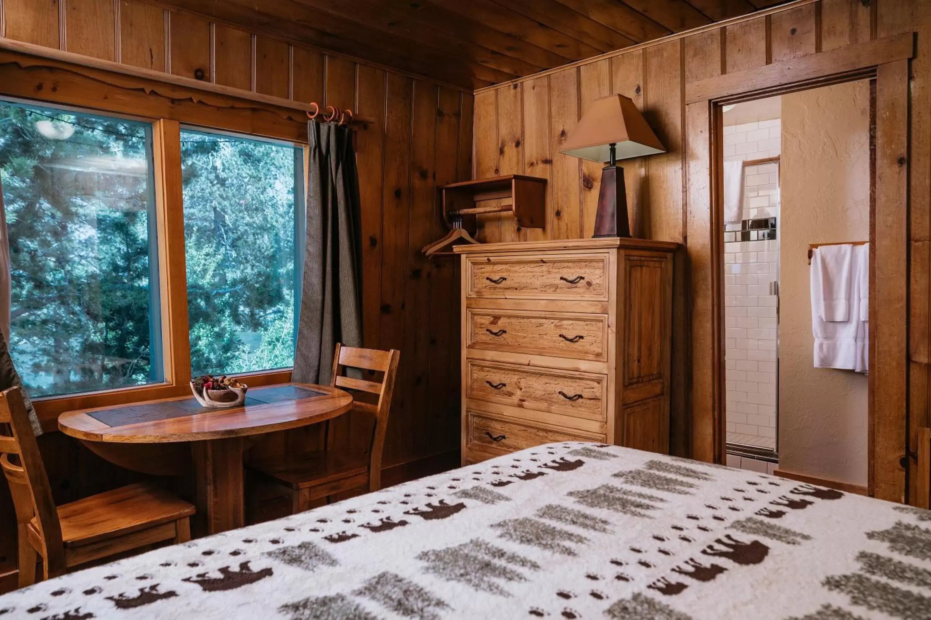 Bed, Dining Area in Tamarack Lodge