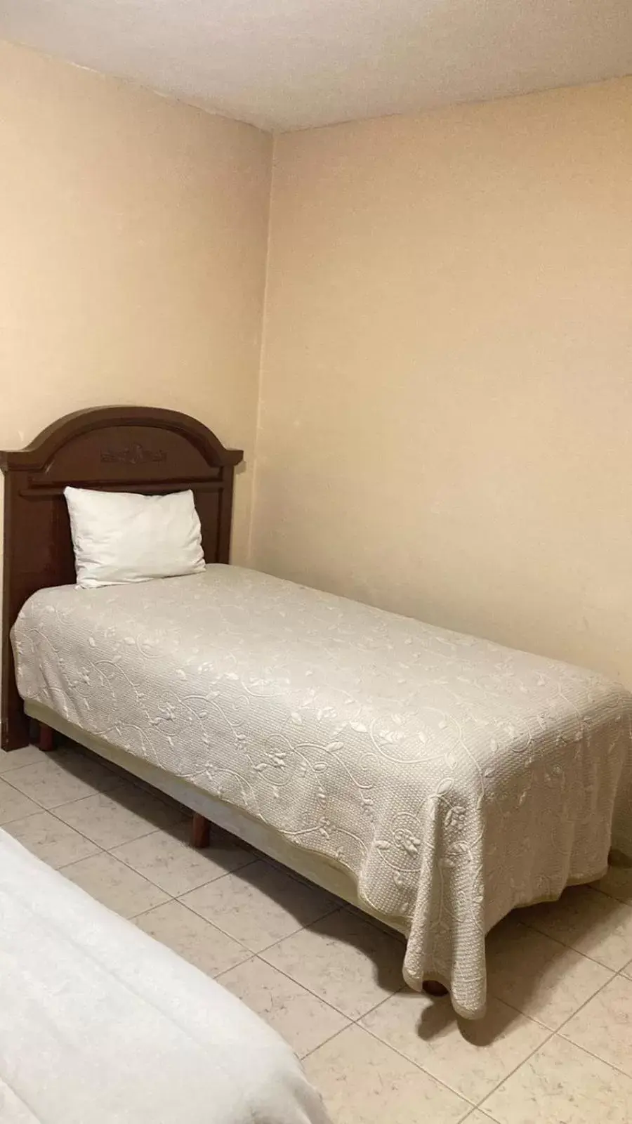 Bed in Mansion Serrano Hotel