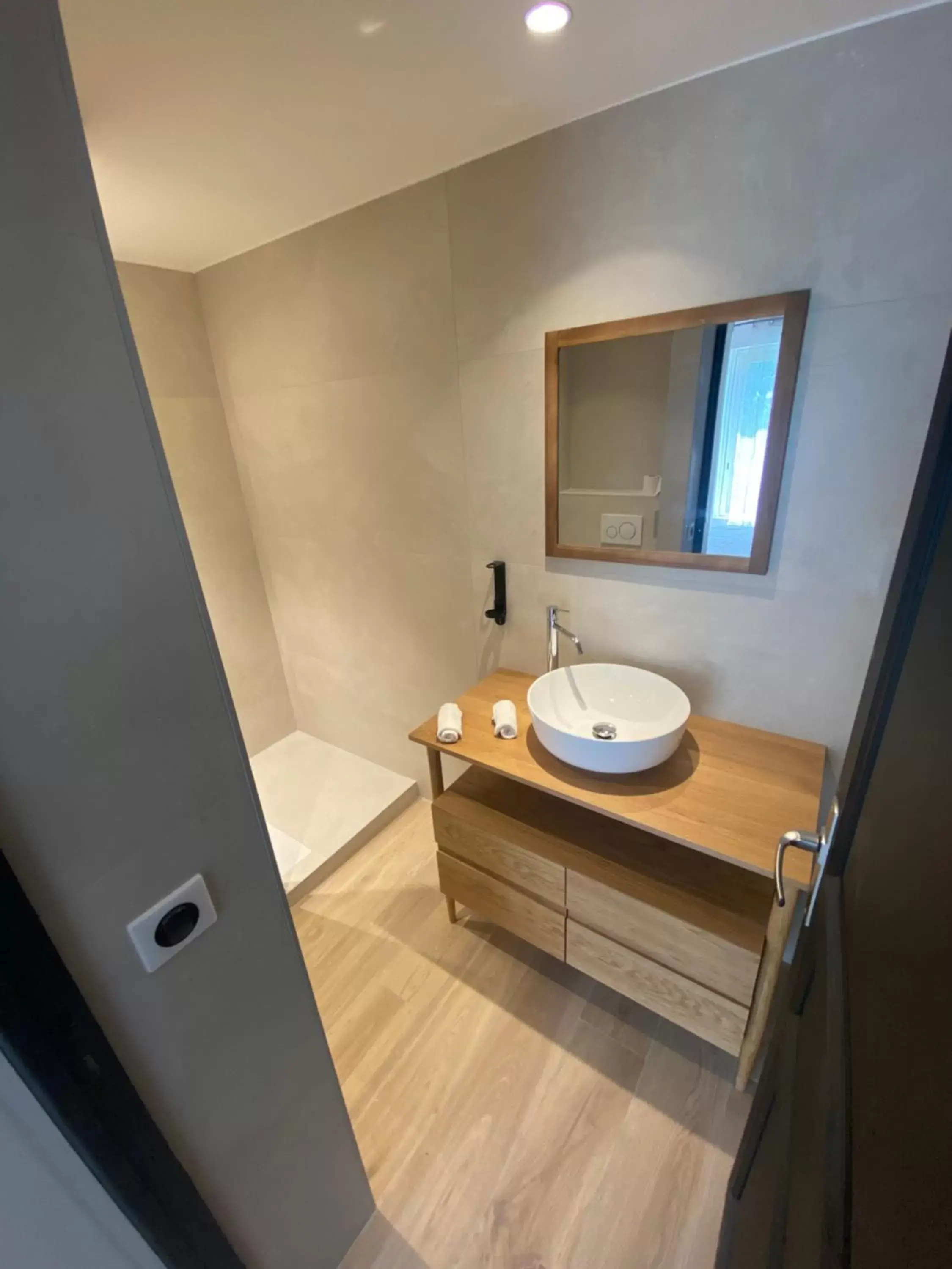 Bathroom in Hôtel l'Arena