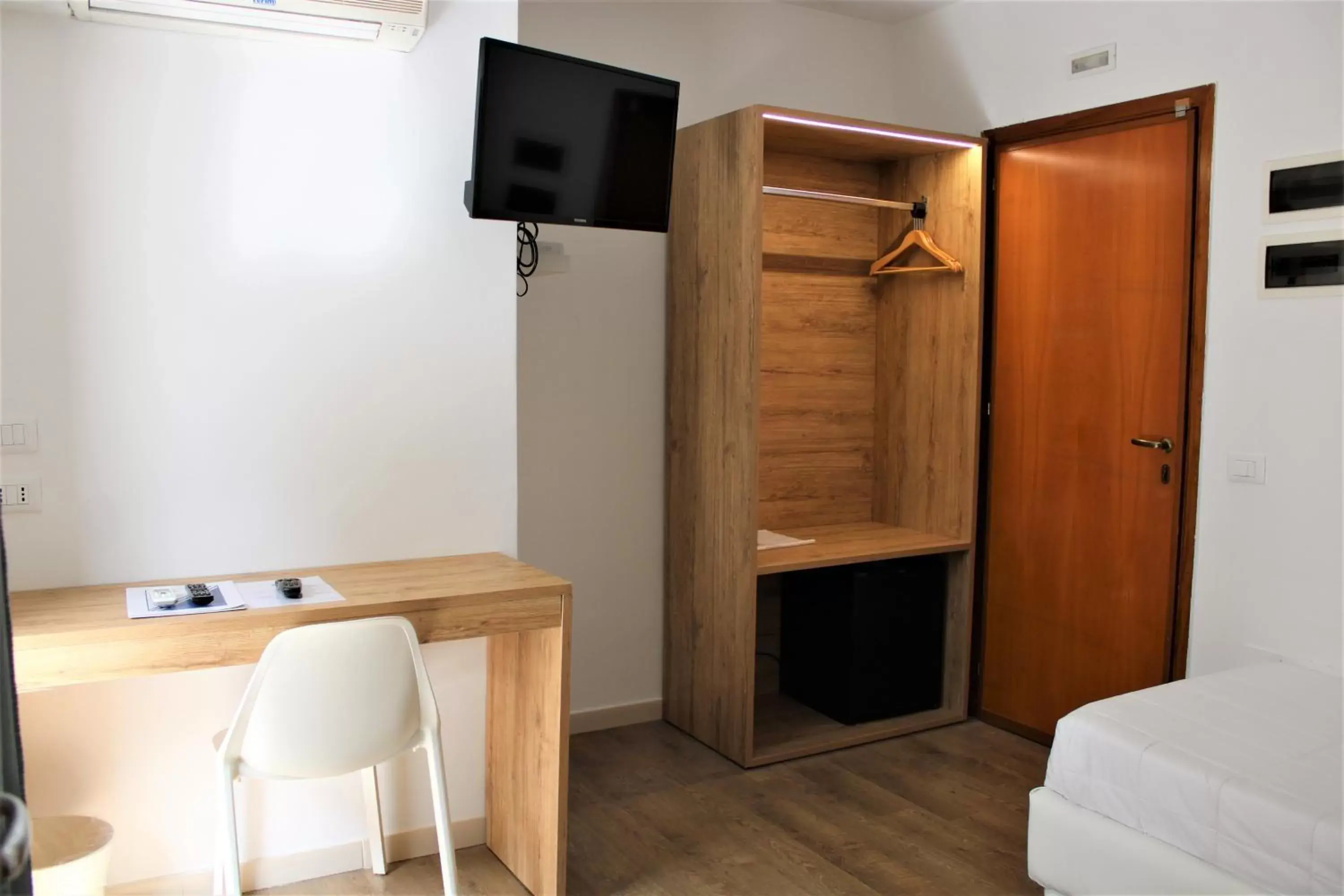Bedroom, TV/Entertainment Center in Casena Dei Colli, Sure Hotel Collection By Best Western