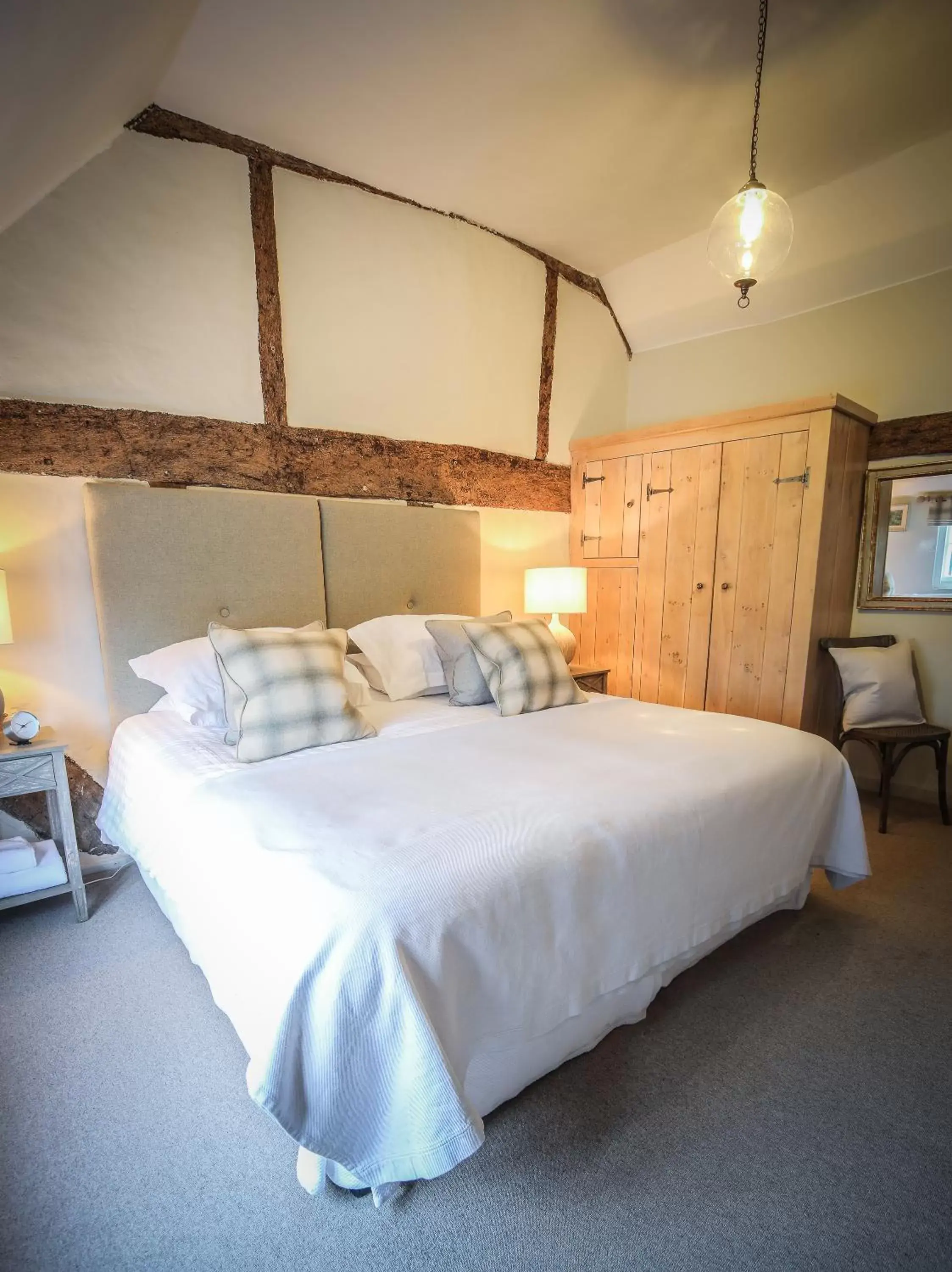 Bedroom, Bed in The Angel Inn, Petworth