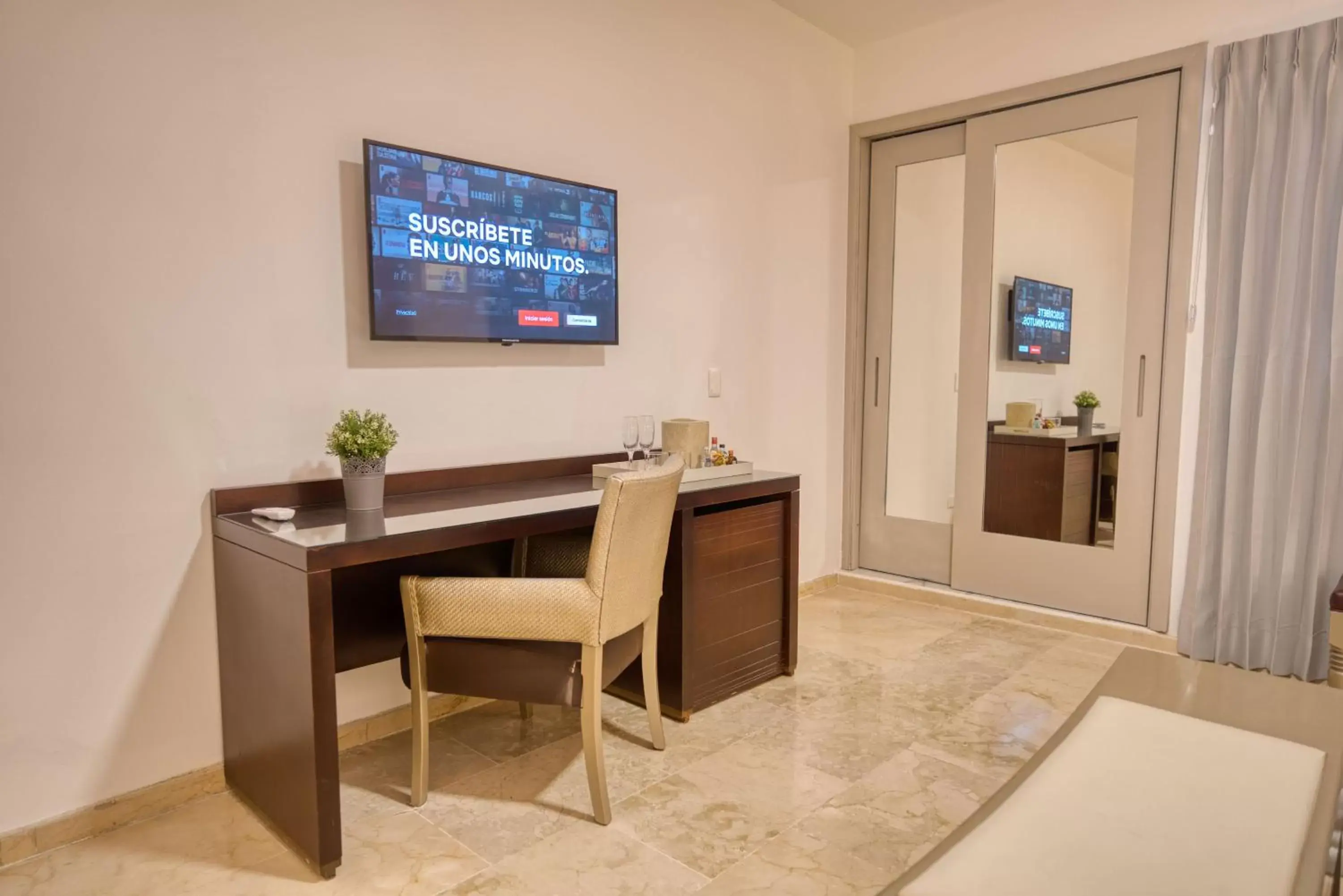 TV and multimedia, TV/Entertainment Center in Naranjo Hotel Boutique