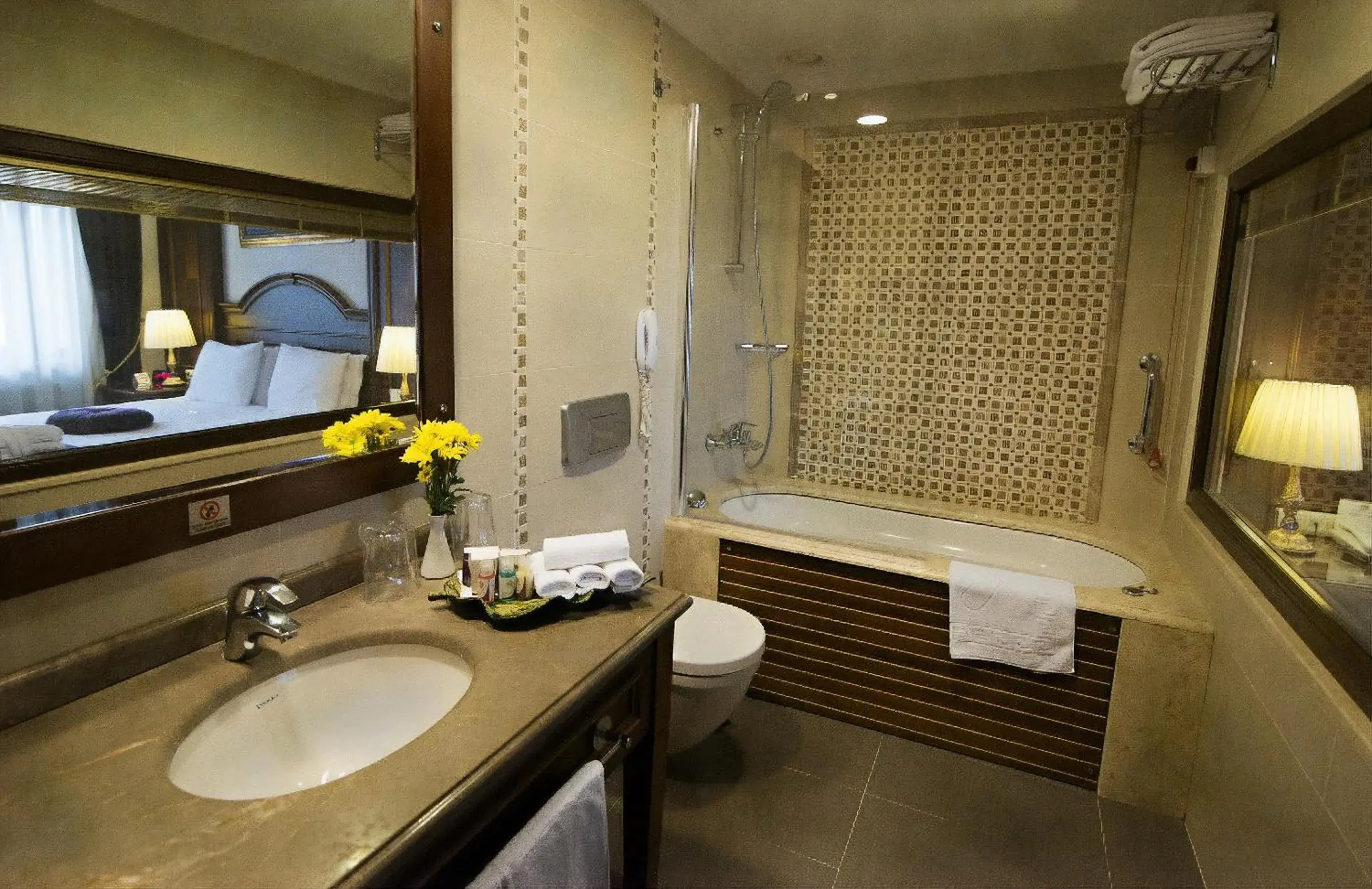 Bathroom in GLK PREMIER Regency Suites & Spa